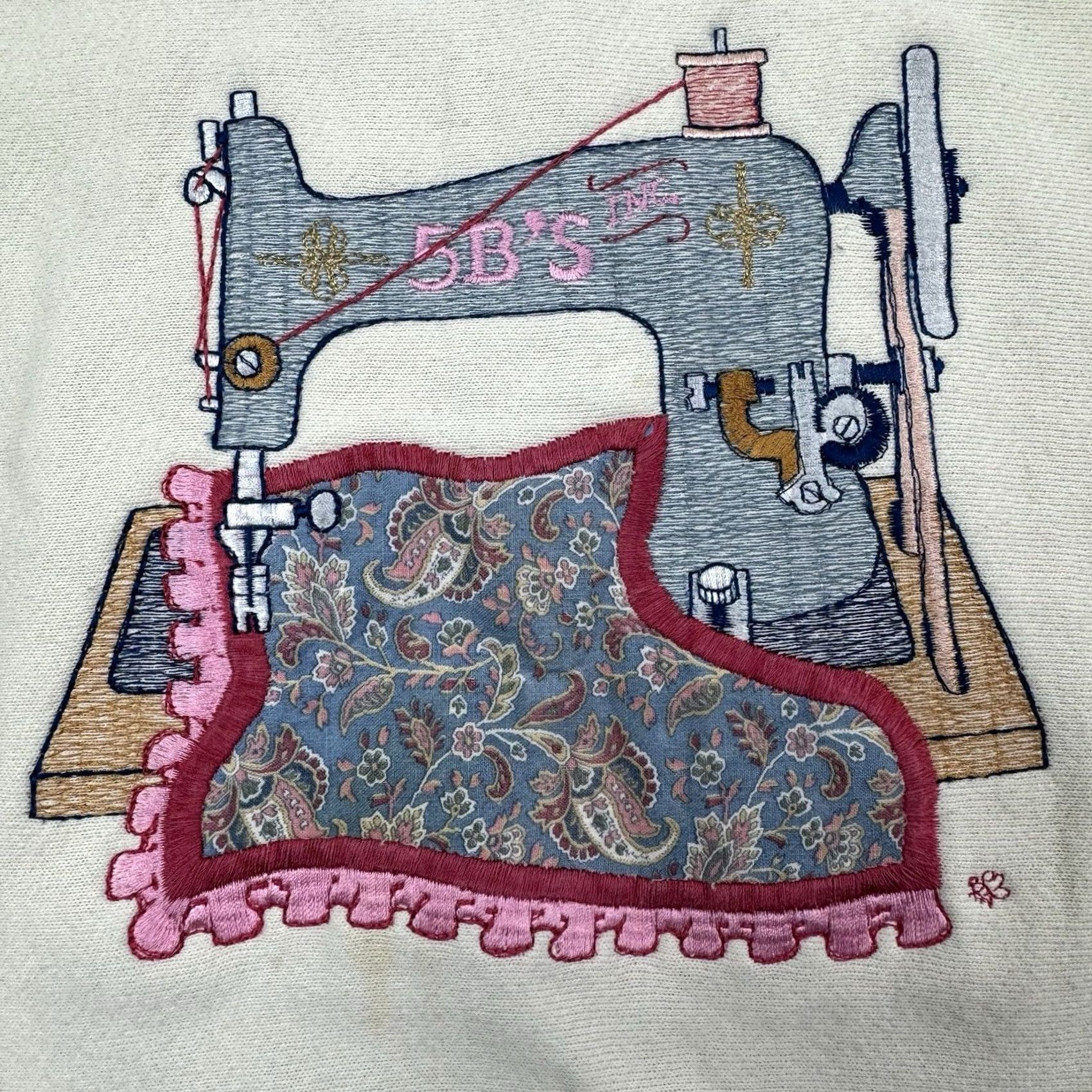 Vintage VINTAGE Bedding? No, this is Vintage Sewing Machine Sweatshirt Womens Large Grandma Cute Fun 90s Embroidery Size L / US 10 / IT 46 - 3 Thumbnail