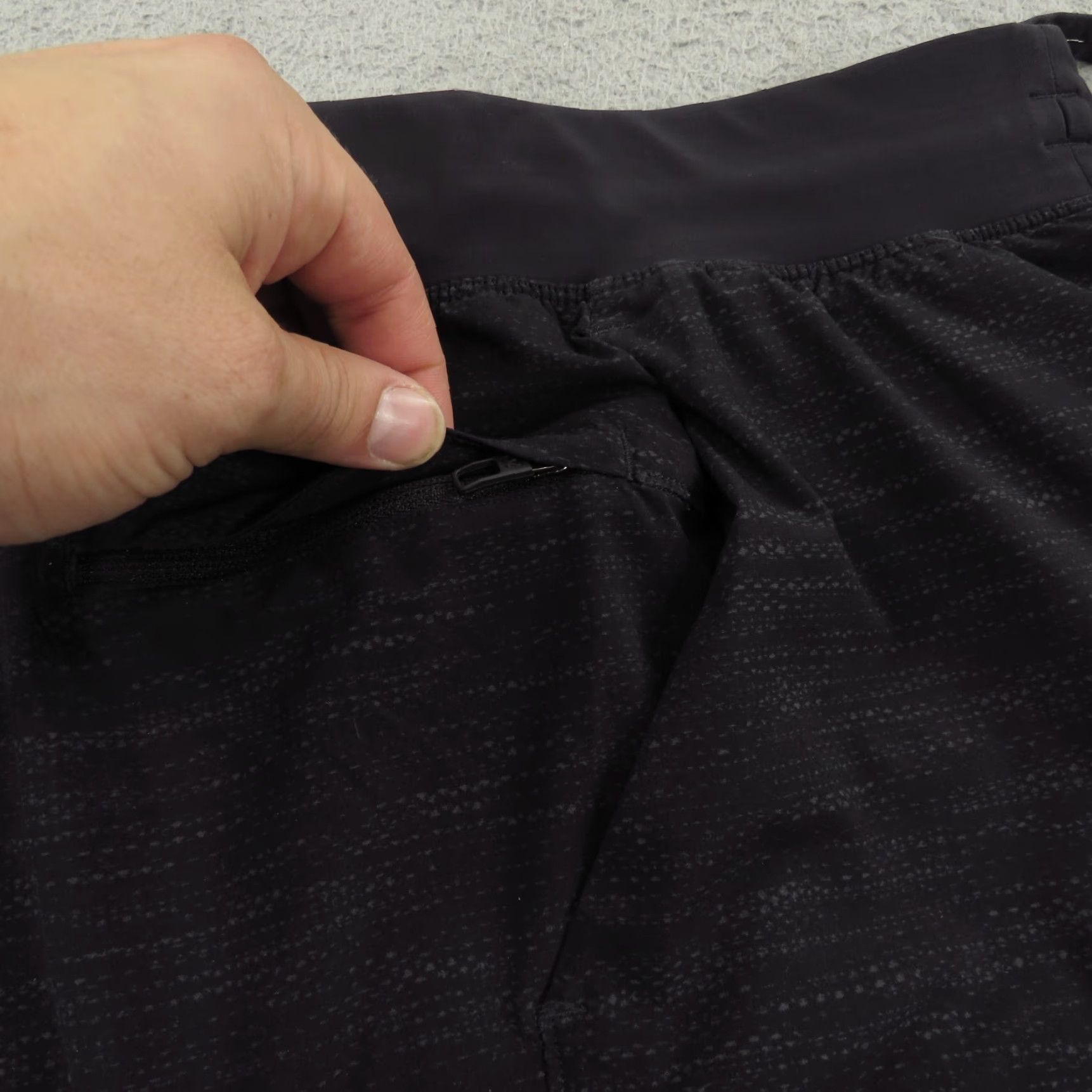 Lululemon Lululemon T.H.E. Short Mens Small 9" Linerless Deep Coal Texture Updated Running Shirt Size US 29 - 5 Thumbnail