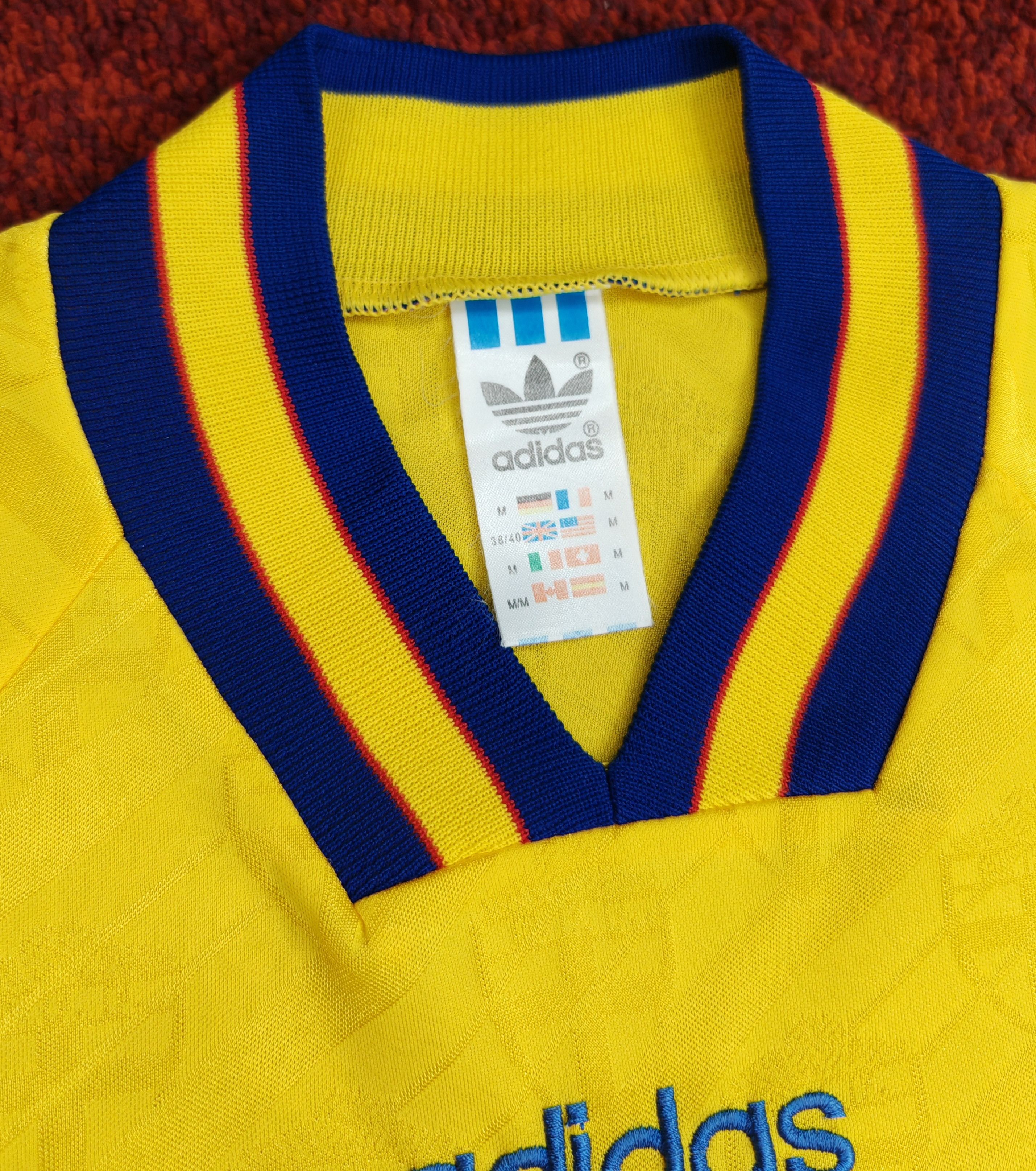 Adidas × Vintage SWEDEN HOME JERSEY FOOTBALL SHIRT 1994 Size US M / EU 48-50 / 2 - 6 Thumbnail