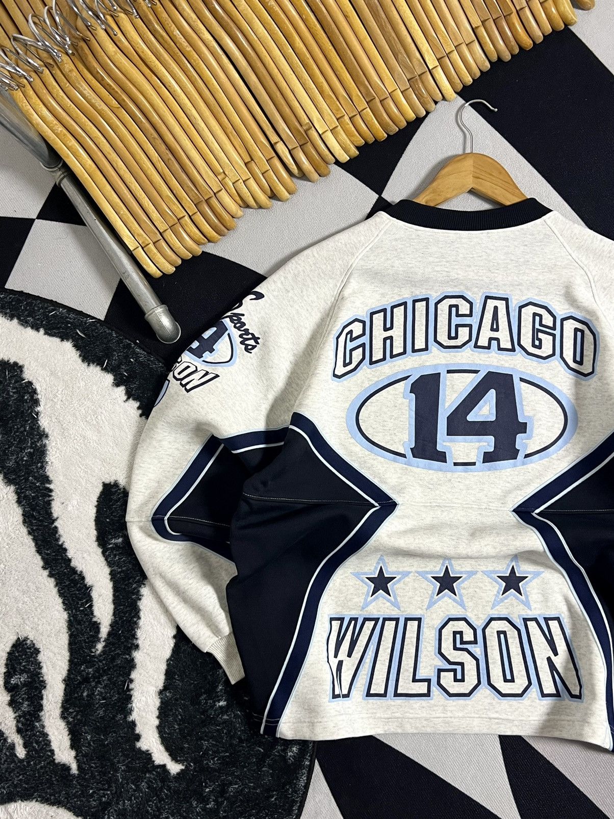 Other VINTAGE WILSON FRONT HIT & SLEEVE PRINT SWEATSHIRT V NECK Size US L / EU 52-54 / 3 - 12 Thumbnail