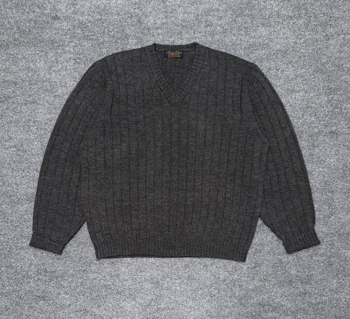 Brooks Brothers Vintage Brooks Brothers Merino Wool V-Neck Sweater XL Size US XL / EU 56 / 4 - 1 Thumbnail