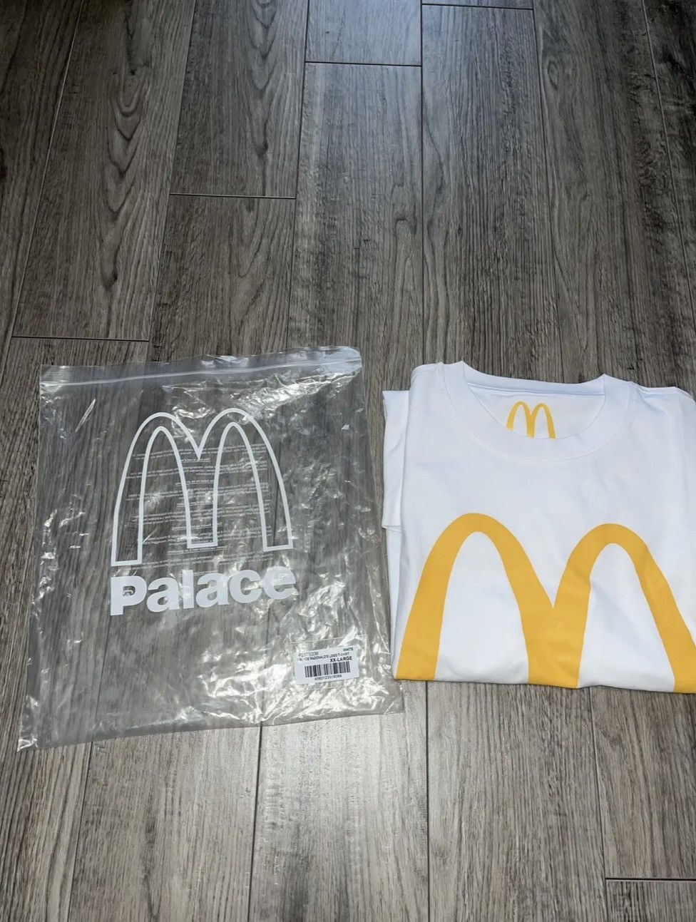 Palace McDonald’s x Palace Size US M / EU 48-50 / 2 - 5 Thumbnail