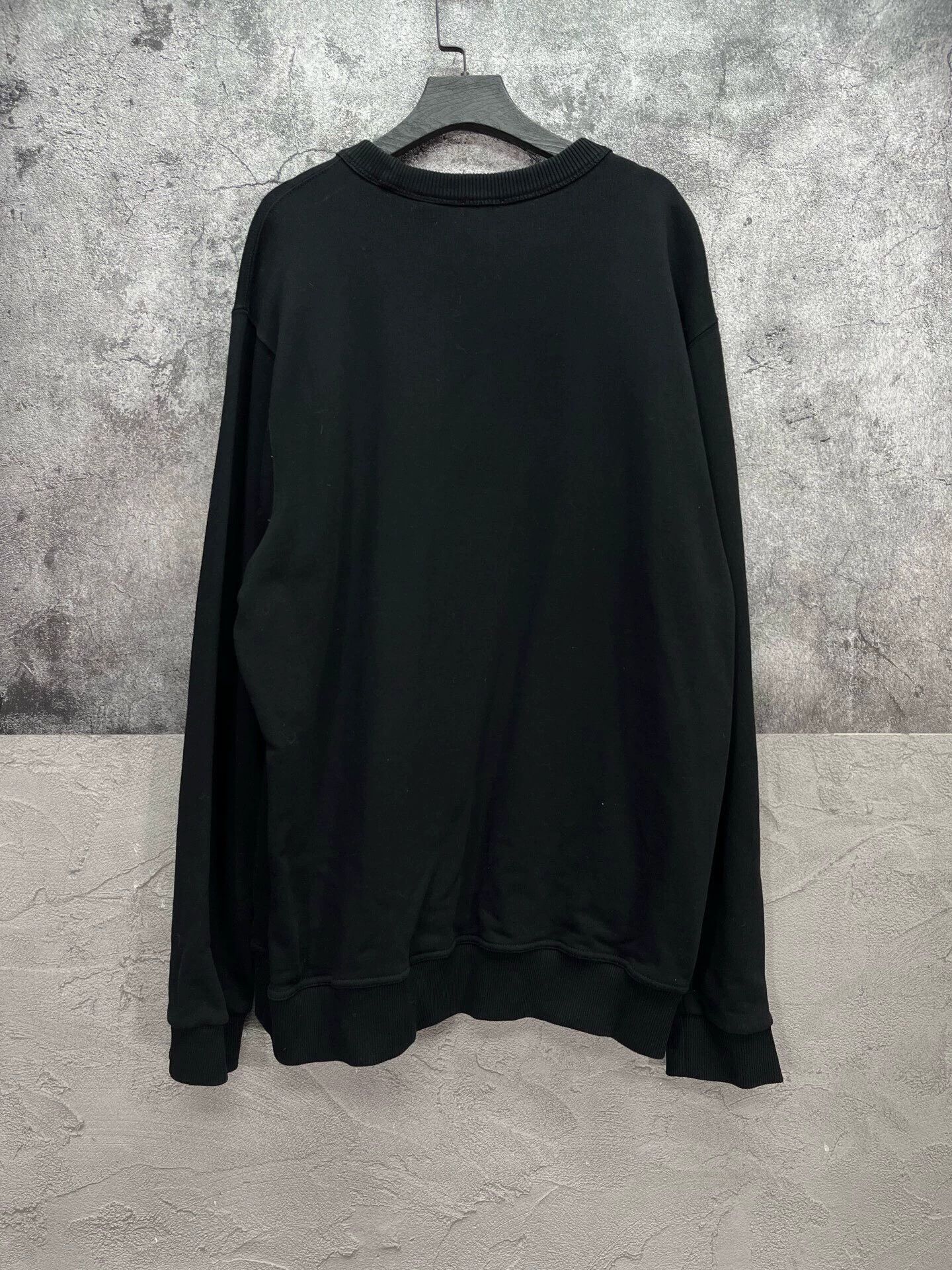 Burberry Burberry TB Logo crewneck sweatshirt L like new Size US L / EU 52-54 / 3 - 2 Thumbnail