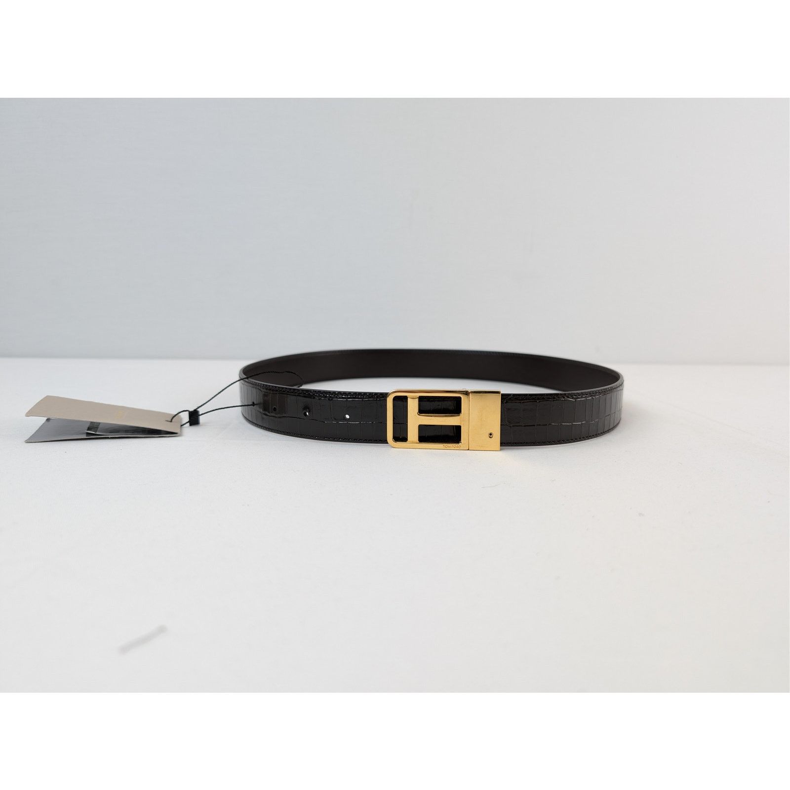 o1rshd1 Size: 80 / t buckle crocodile-embossed belt in Black