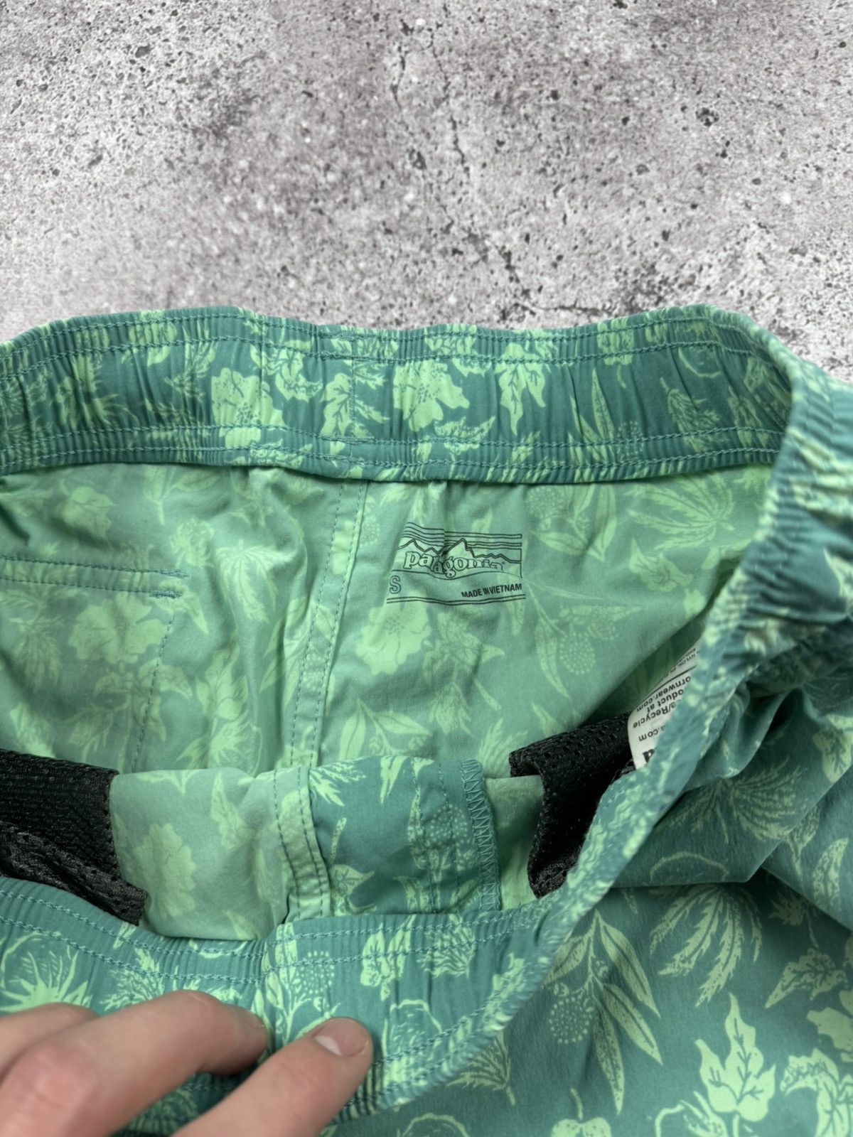Patagonia × Vintage Patagonia pattern baggies swim flower rare surf Y2K Size US 32 / EU 48 - 4 Thumbnail