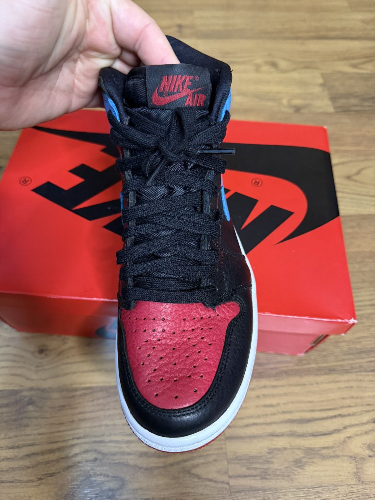 Jordan Brand Air Jordan 1 “UNC TO CHI” Size 5.5y Size US 5.5 / EU 38 - 4 Thumbnail