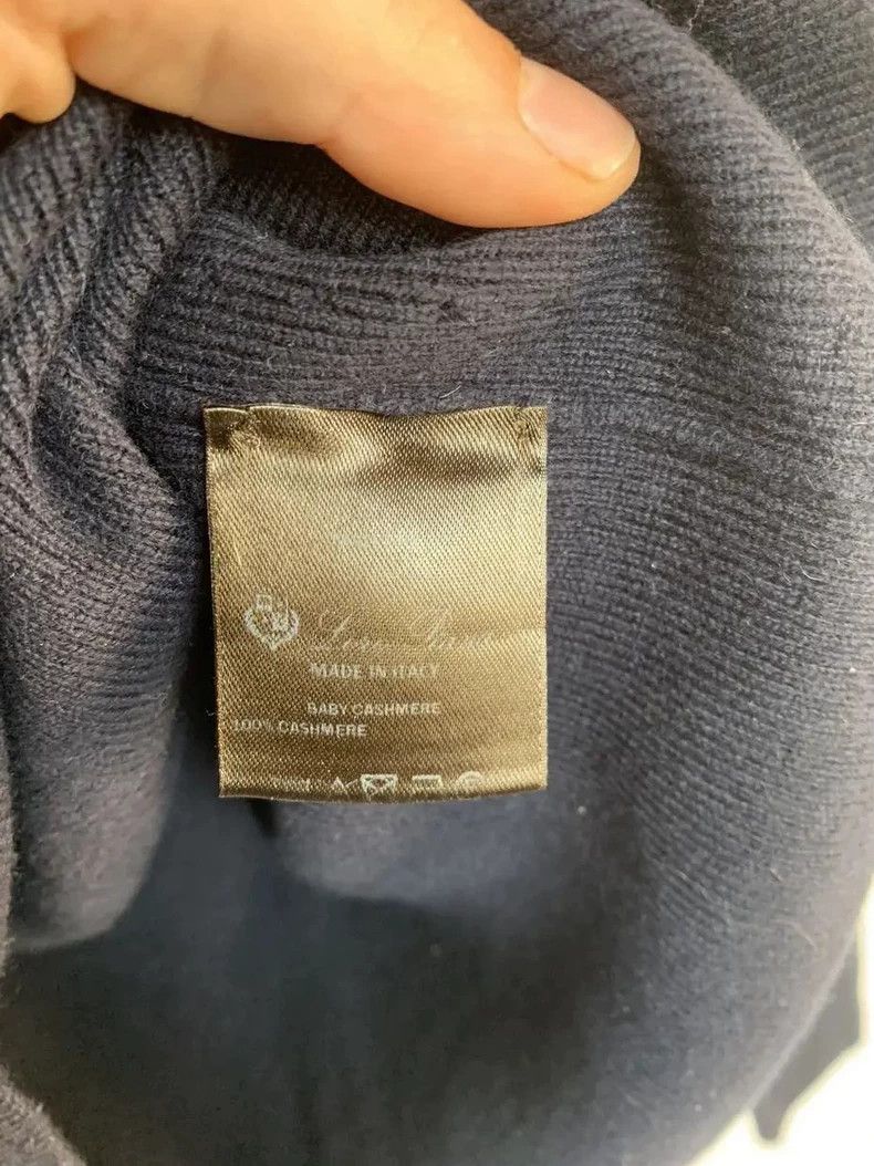 Loro Piana LORO PIANA She's wearing a cashmere cardigan Size M / US 6-8 / IT 42-44 - 4 Thumbnail