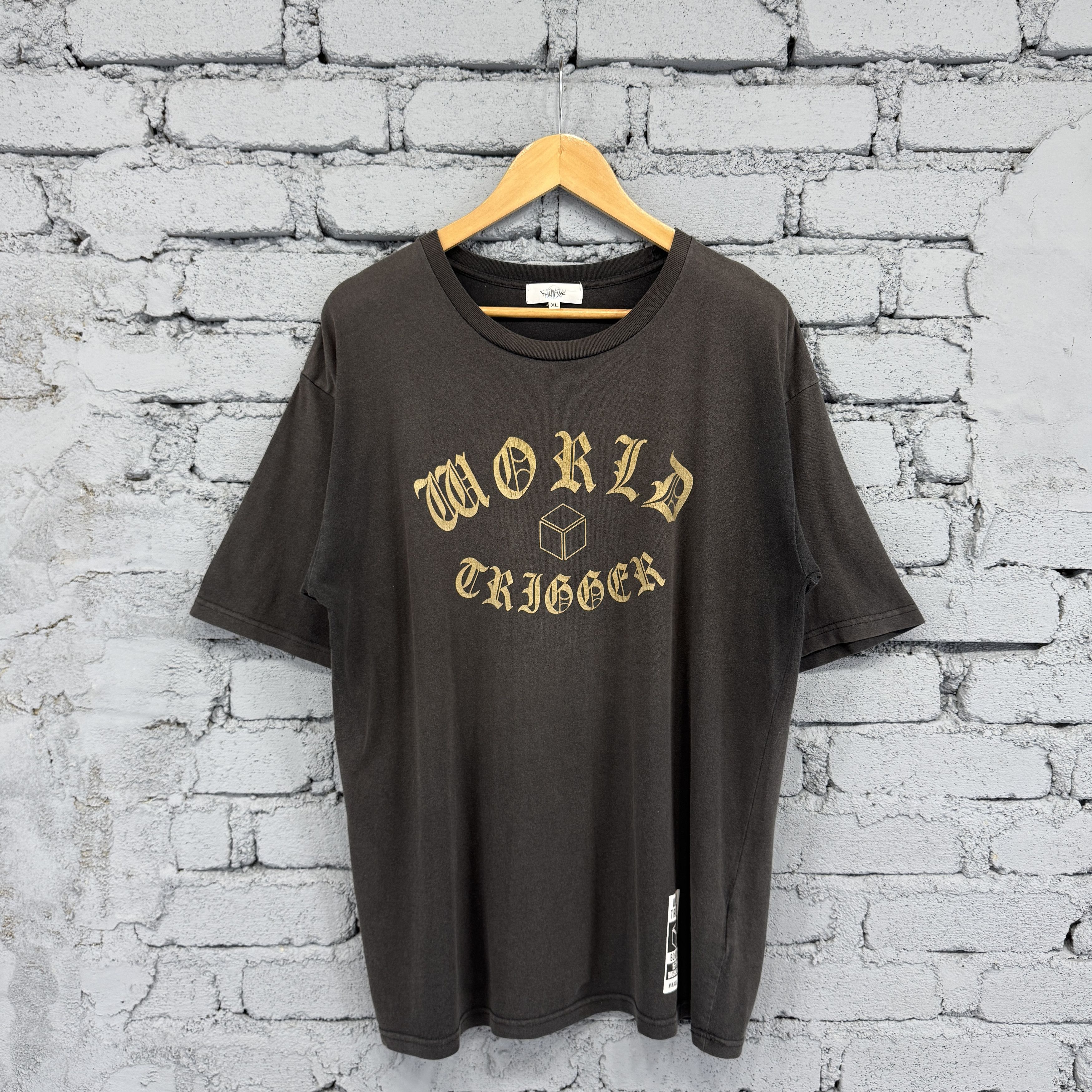 Japanese Brand Sunfaded "World Trigger" Sunfaded Tshirt Size US XL / EU 56 / 4 - 1 Thumbnail