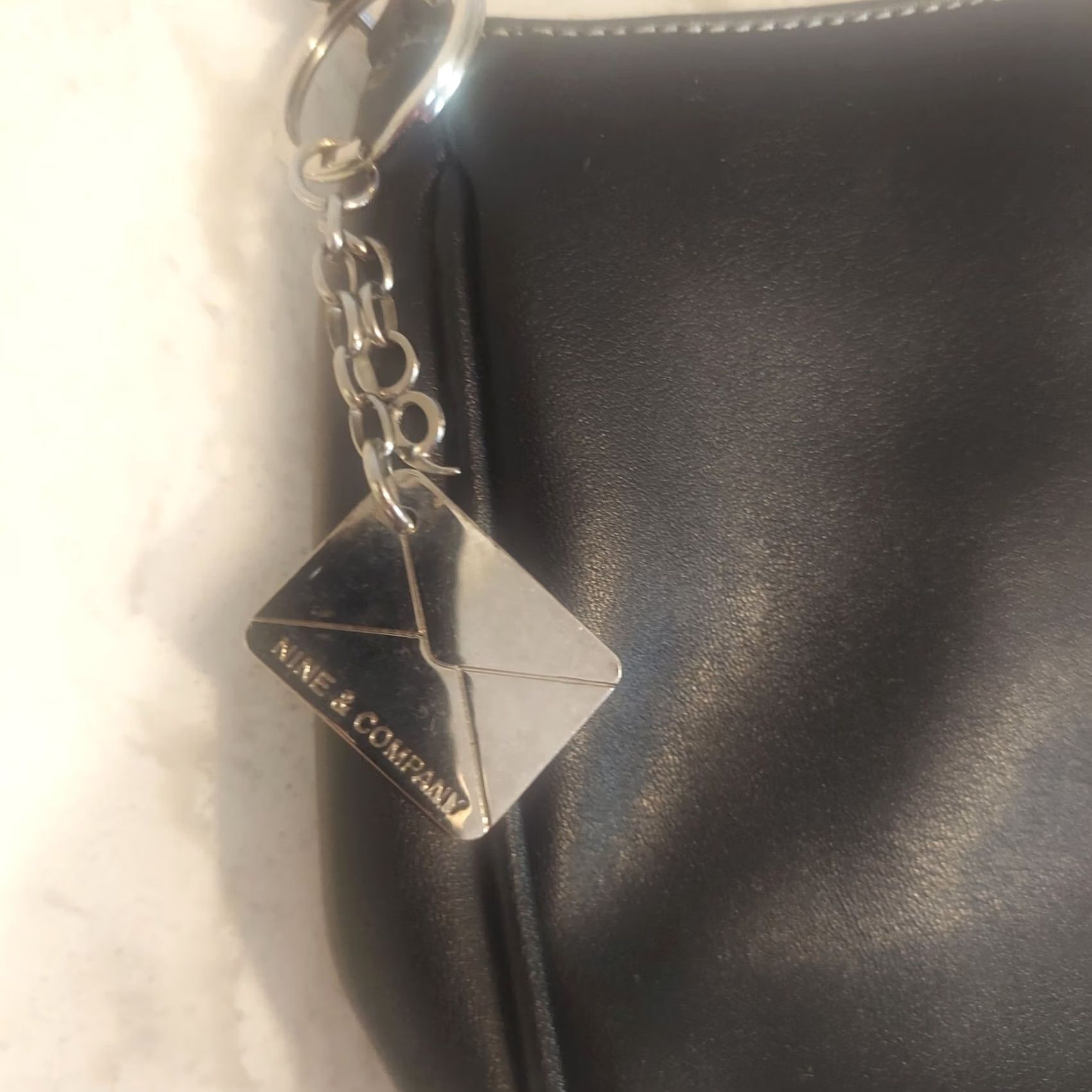 Vintage VINTAGE Nine & Co Women's Black Shoulder Hand Bag 7" Mini with Charm Size ONE SIZE - 7 Thumbnail