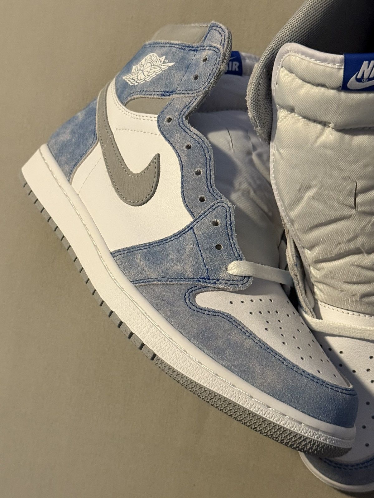 Jordan Brand Nike Air Jordan 1 Retro High OG Hyper Royal Smoke 2021 DS Size US 11 / EU 44 - 4 Thumbnail