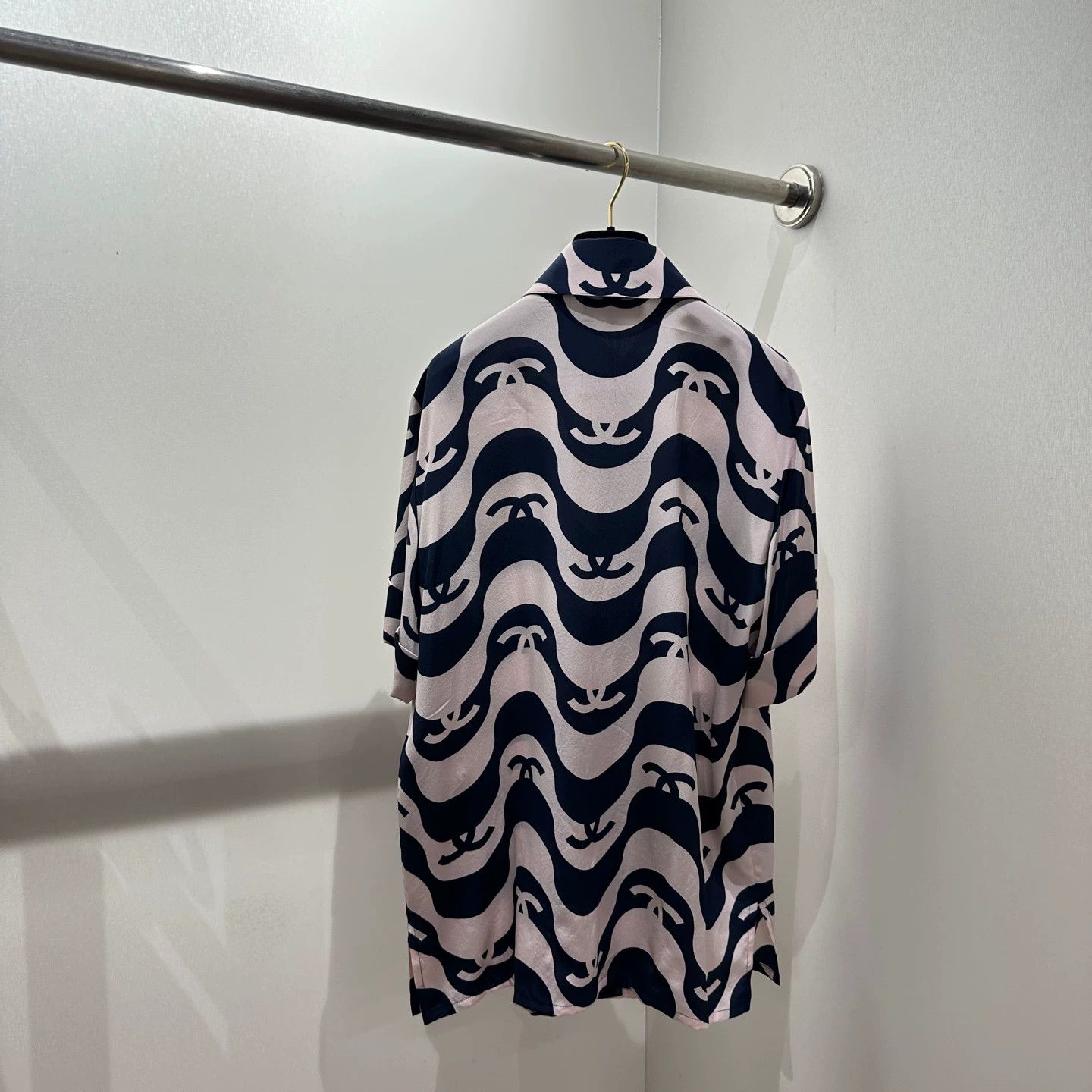 Chanel Chanel Apr227 Wave Logo Silk Shirt 38 Size S / US 4 / IT 40 - 2 Thumbnail