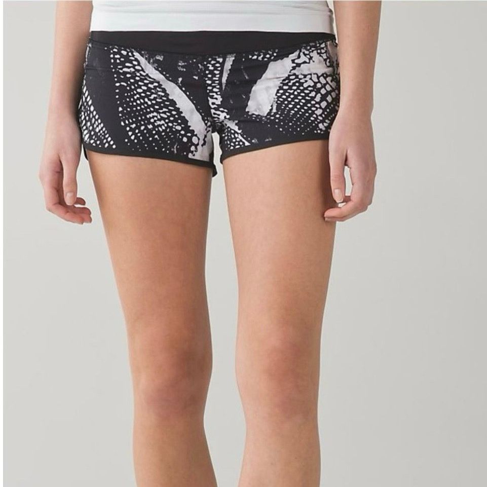 Lululemon Lululemon Speed Short lined sized 4 Pristine! Size 27" / US 4 / IT 40 - 1 Thumbnail