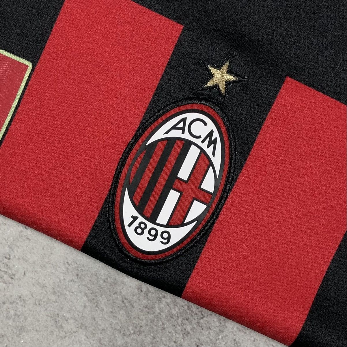 Puma AC Milan 2022-2023 Puma Home Soccer Jersey Kit Size US M / EU 48-50 / 2 - 16 Thumbnail