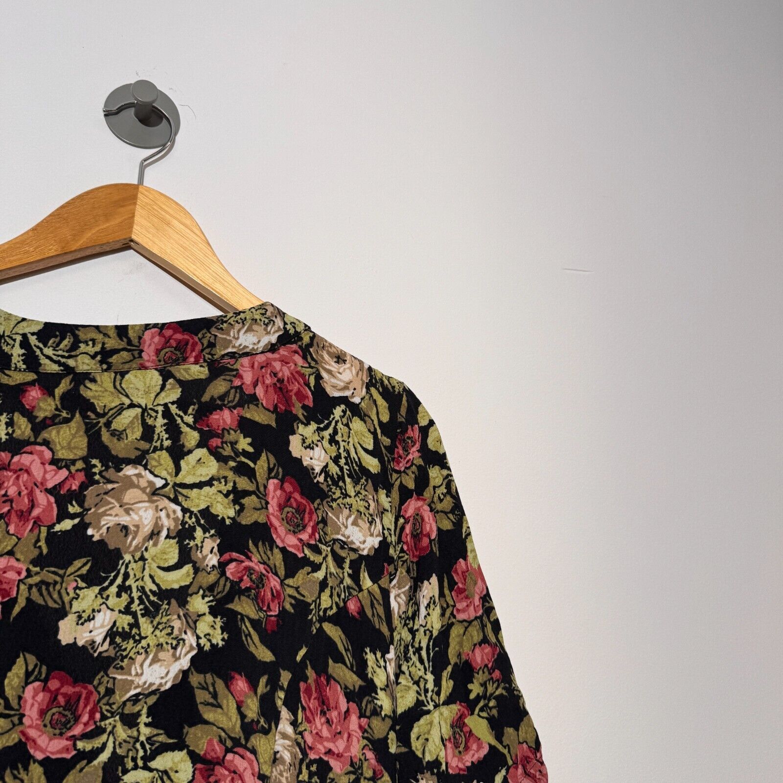 Ganni × Vintage Ganni Green Black Viscose Dress Size S Floral Pattern 90s Size S / US 4 / IT 40 - 19 Thumbnail