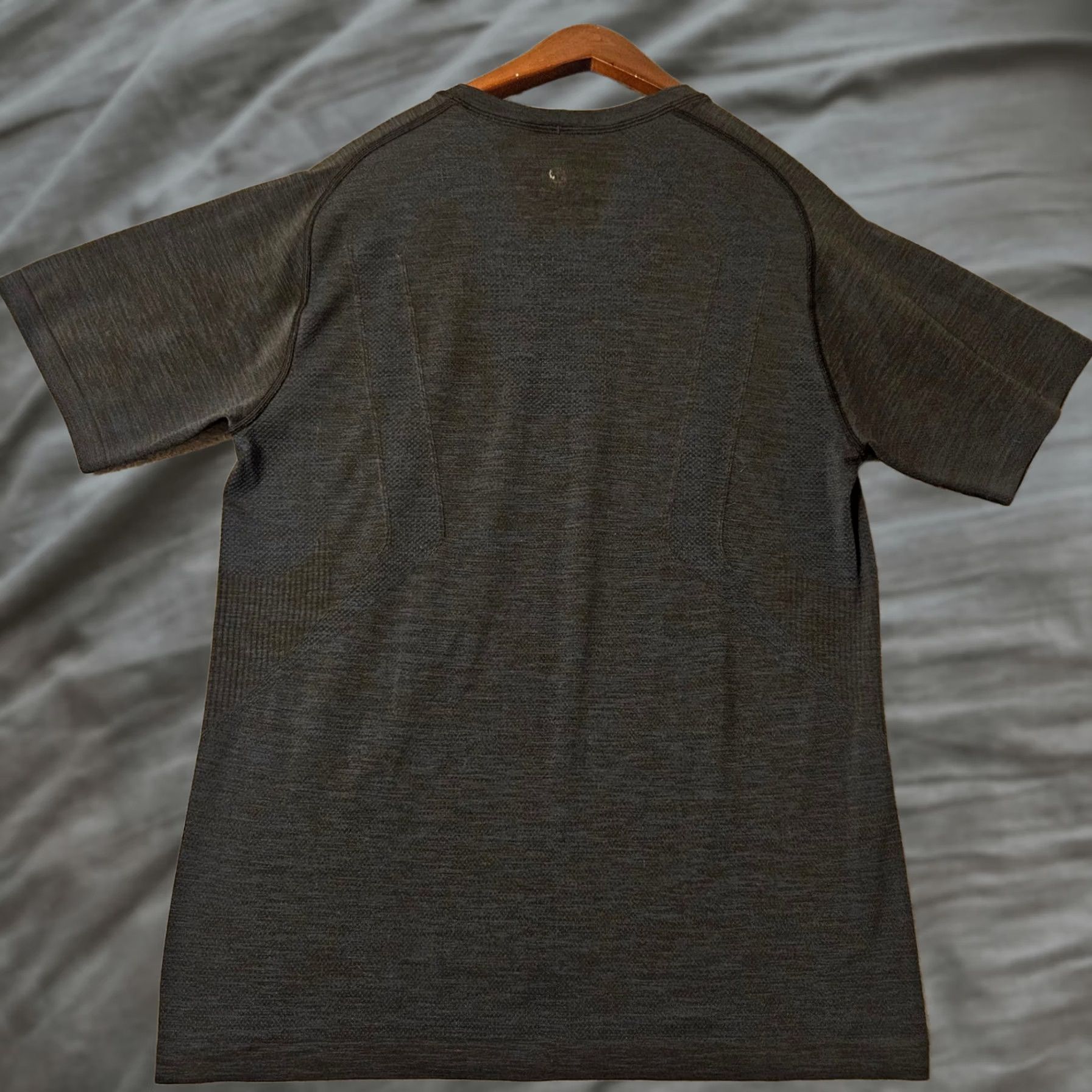 Lululemon Lululemon Shirt Mens M Blue Navy Vent Tech Short Sleeve Performance Workout T-Shirt Mens Size US M / EU 48-50 / 2 - 1 Thumbnail