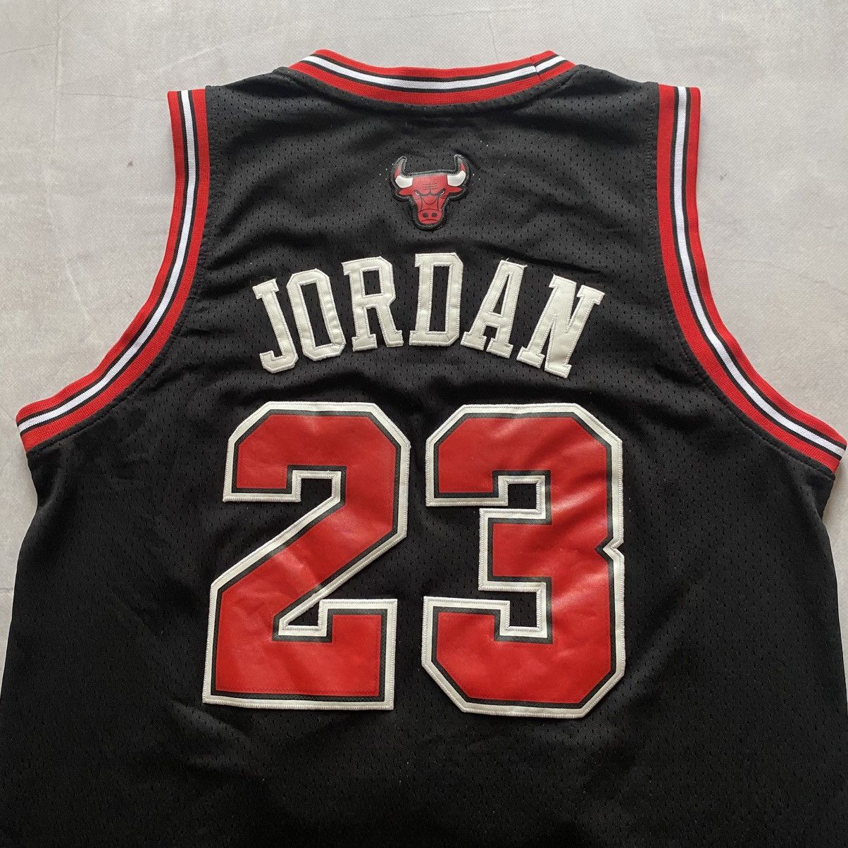 NBA × Nike × Vintage Vintage Nike NBA Chicago Bulls #23 Michael Jordan Jersey Size US S / EU 44-46 / 1 - 5 Thumbnail