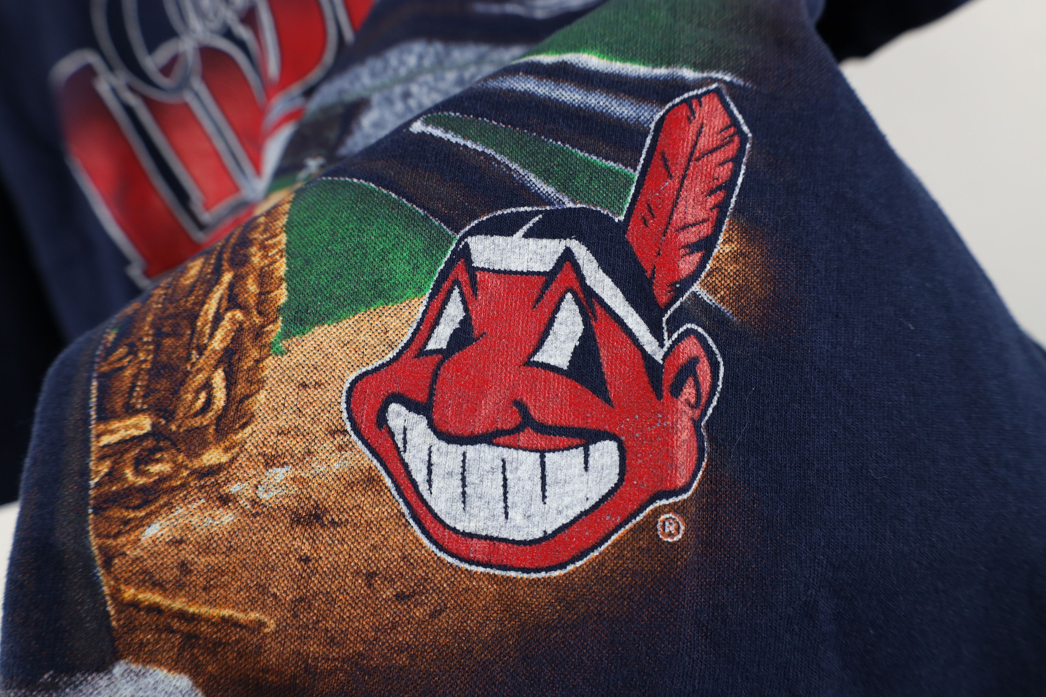 Vintage Vintage 90s Wahoo Cleveland Indians Baseball T-Shirt USA Size US XL / EU 56 / 4 - 8 Thumbnail