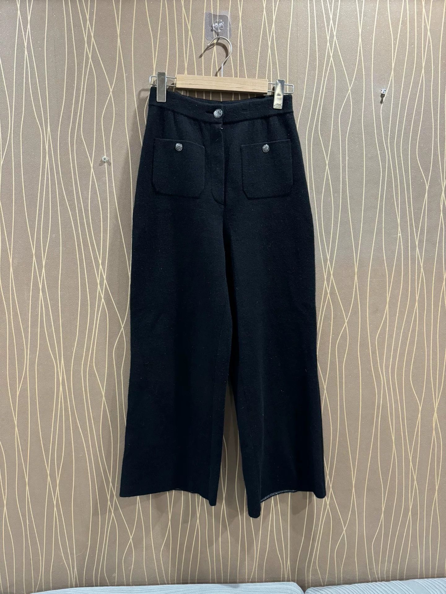 Chanel Chanel Cashmere Wide-Leg Pants Size US 26 / EU 42 - 1 Thumbnail