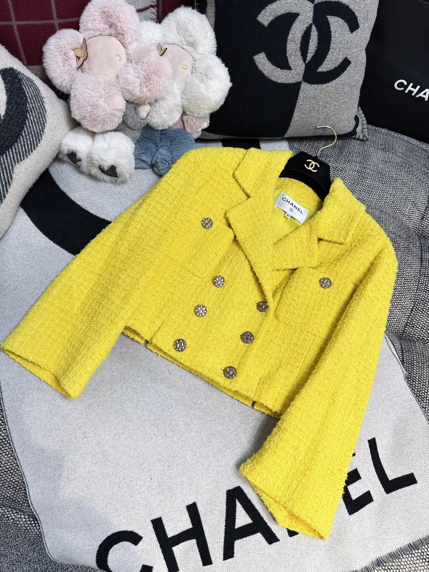 Chanel Chanel 22SS Lemon Yellow Tweed Agate Button Short Jacket 36 Size XS / US 0-2 / IT 36-38 - 8 Thumbnail