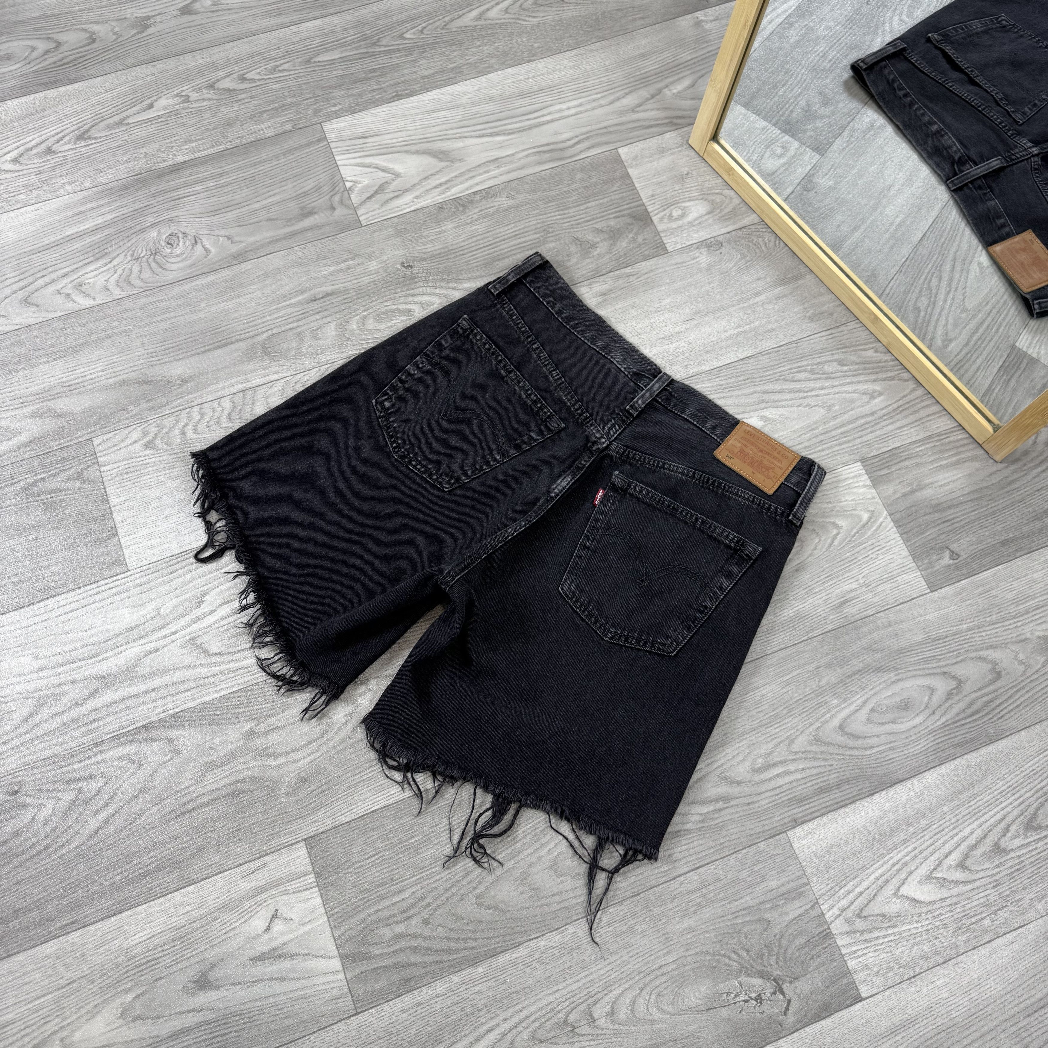 Levi's Levi's 501 Women's High Rise Grey Denim Mini Shorts Size 27" / US 4 / IT 40 - 5 Thumbnail