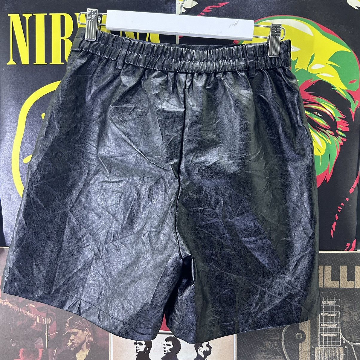 Japanese Brand Vintage Dazy Syntetic Leather Short Size 28" / US 6 / IT 42 - 4 Thumbnail