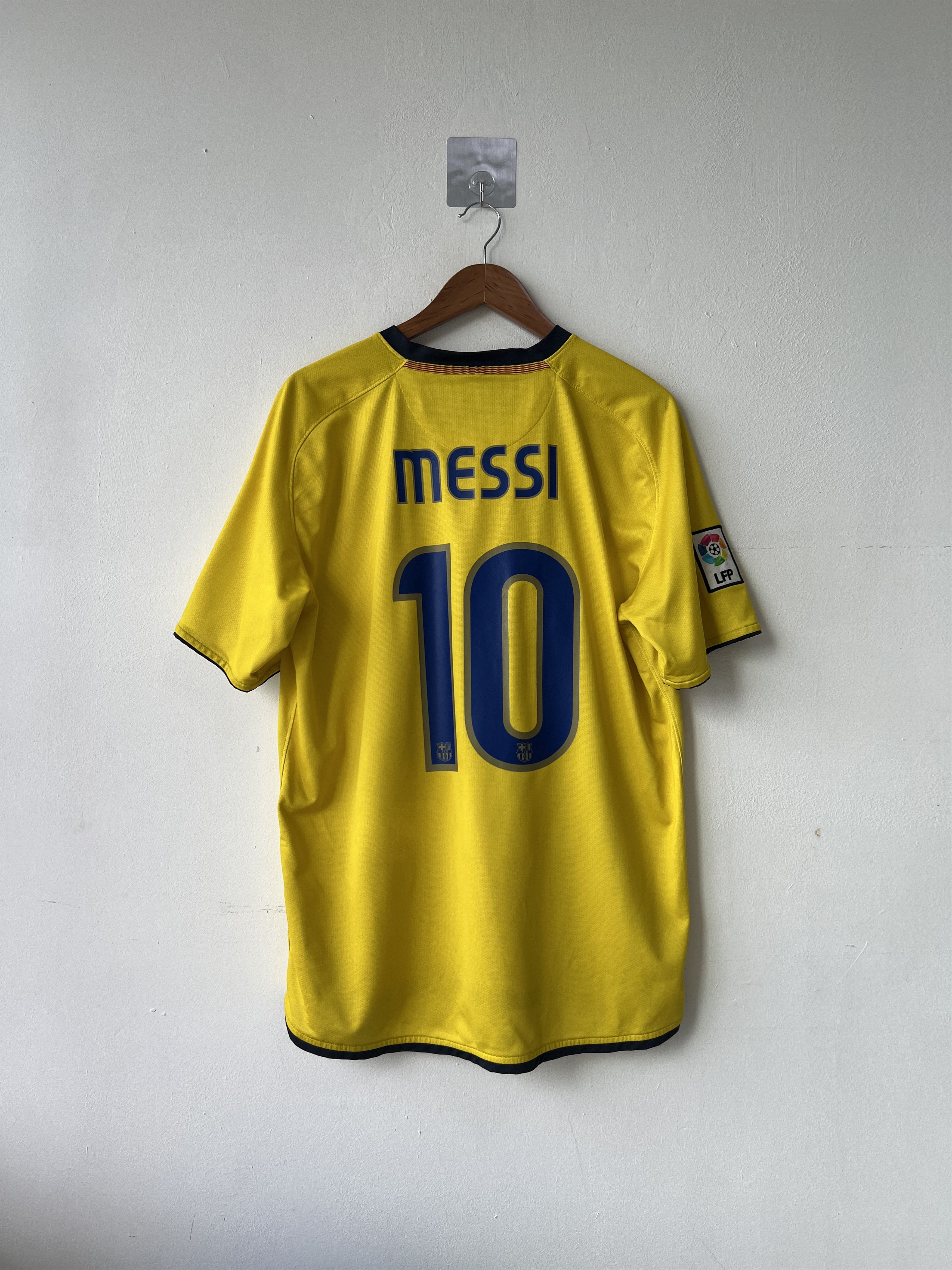 Nike (L) Barcelona 2008-10 Away Kit Messi #10 Size US L / EU 52-54 / 3 - 1 Thumbnail
