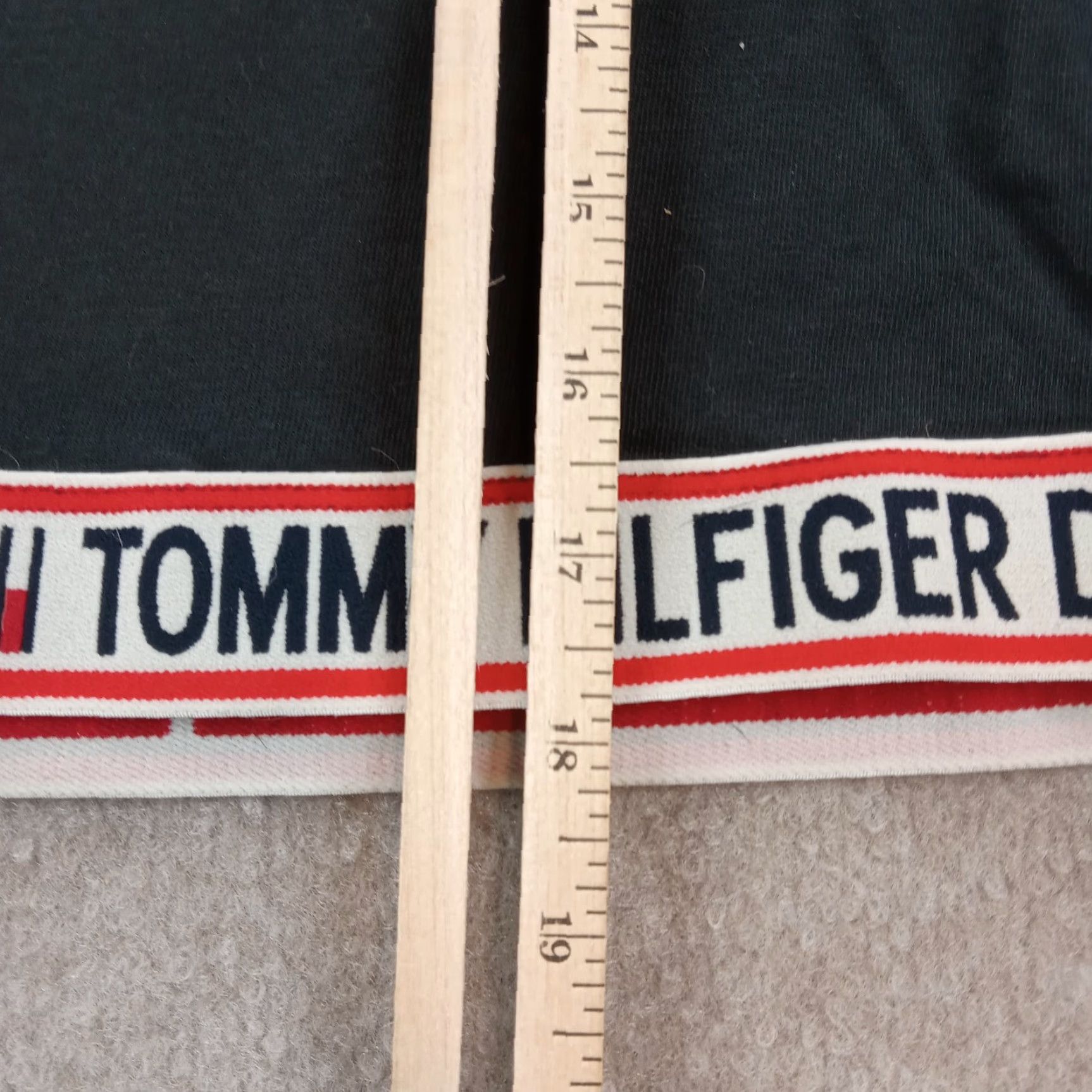 Tommy Hilfiger Tommy Hilfiger Hoodie Womens Extra Small XS Black Cropped Crop Sweatshirt Logo Size XS / US 0-2 / IT 36-38 - 3 Thumbnail