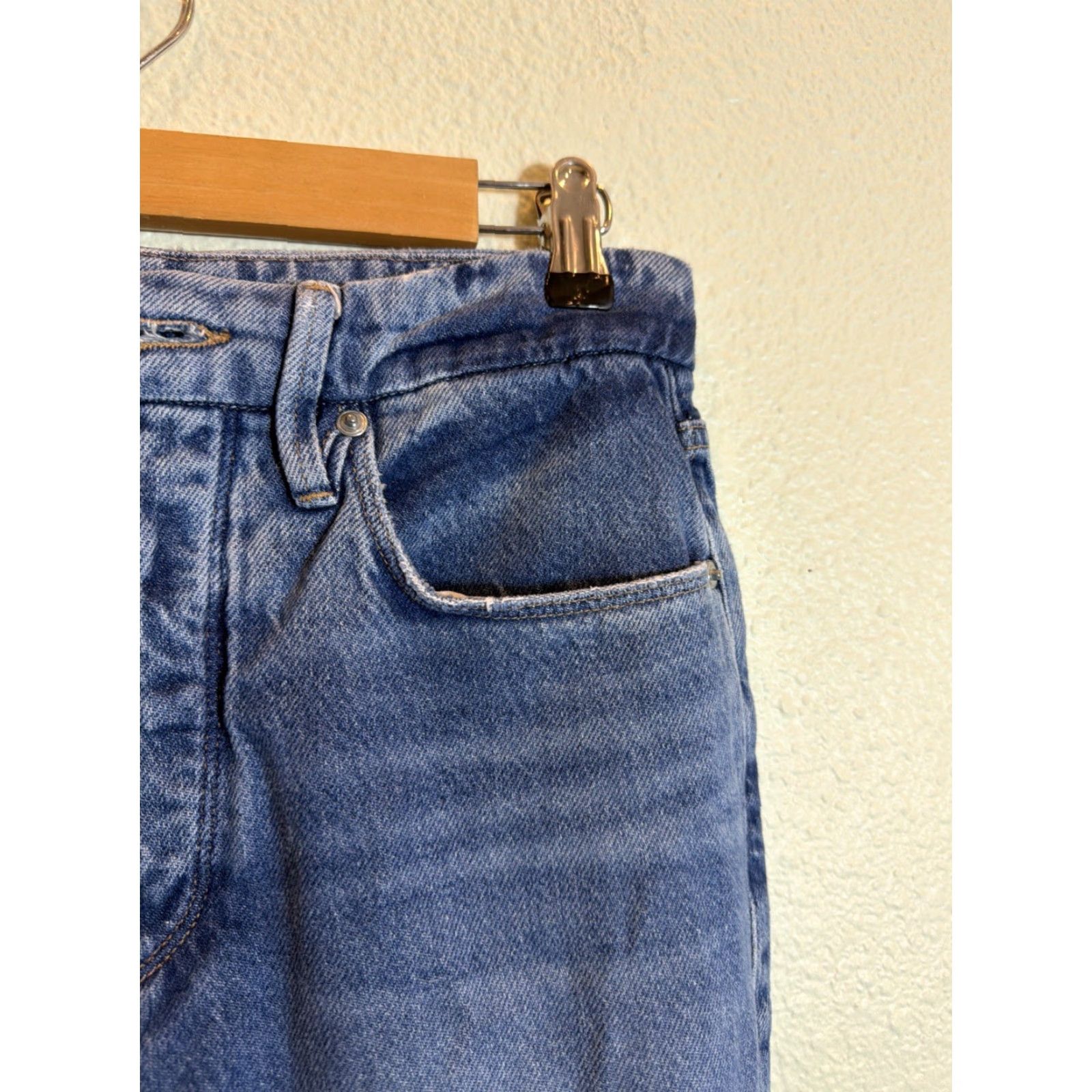 Good American Good American Jeans Good Boy Women’s Medium Wash Raw Hem Button Fly 28x31 Flaws Size 30" / US 8 / IT 44 - 7 Thumbnail