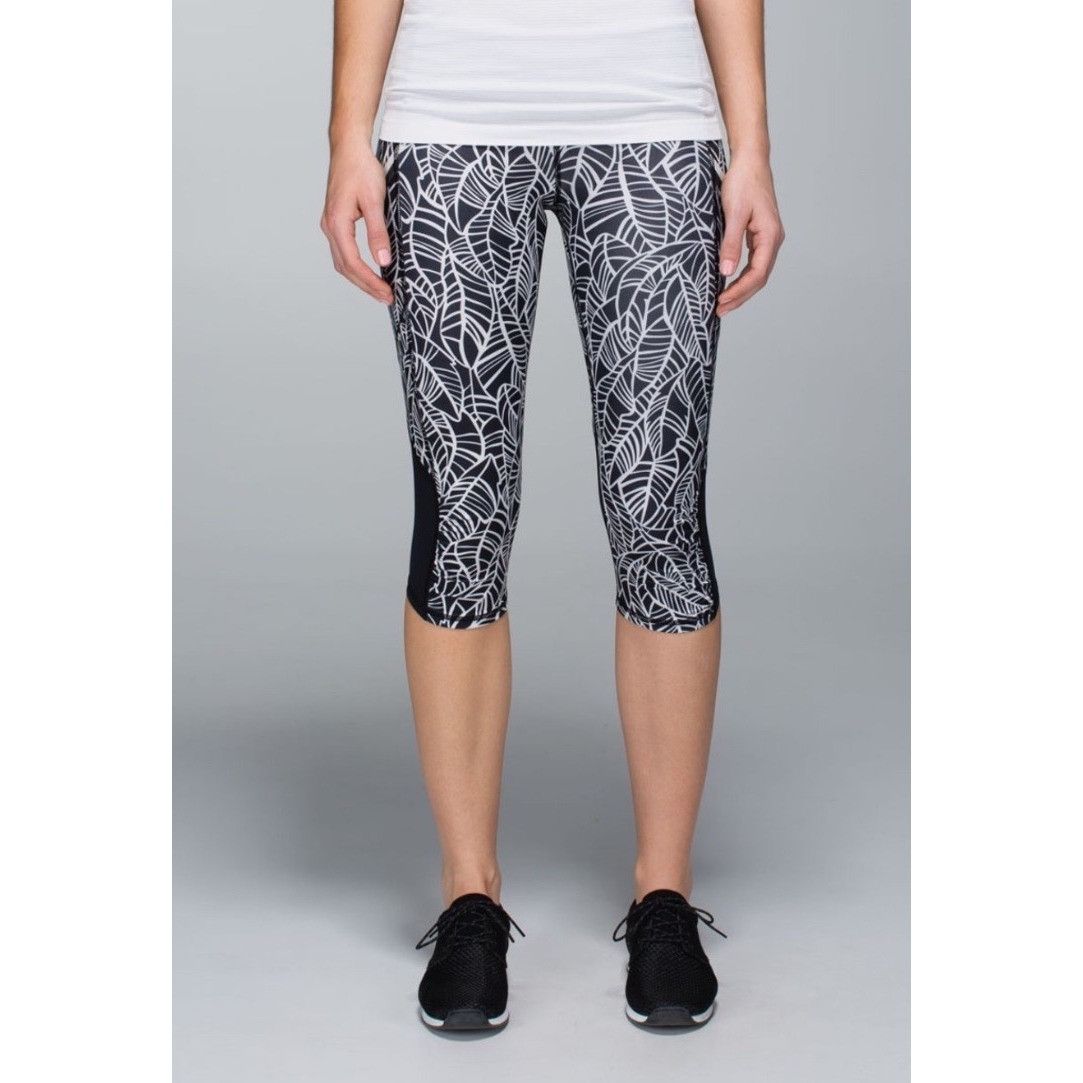 Lululemon Lululemon Run A Marathon Crop IIPretty Palm Black Angel Wing Size 26" / US 2 / IT 38 - 2 Thumbnail