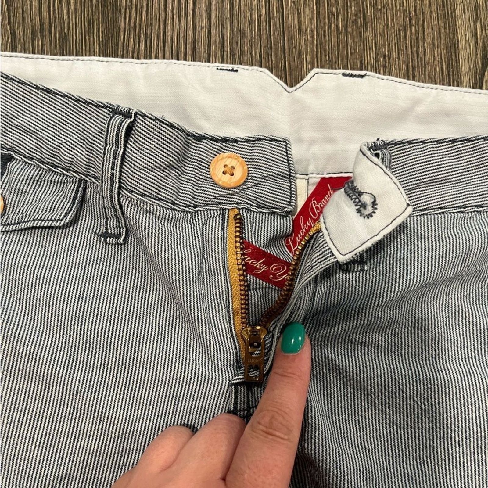 Lucky Brand Lucky Brand Vintage Dispatcher Shorts Striped Low Rise 4/27 Size 27" / US 4 / IT 40 - 4 Thumbnail