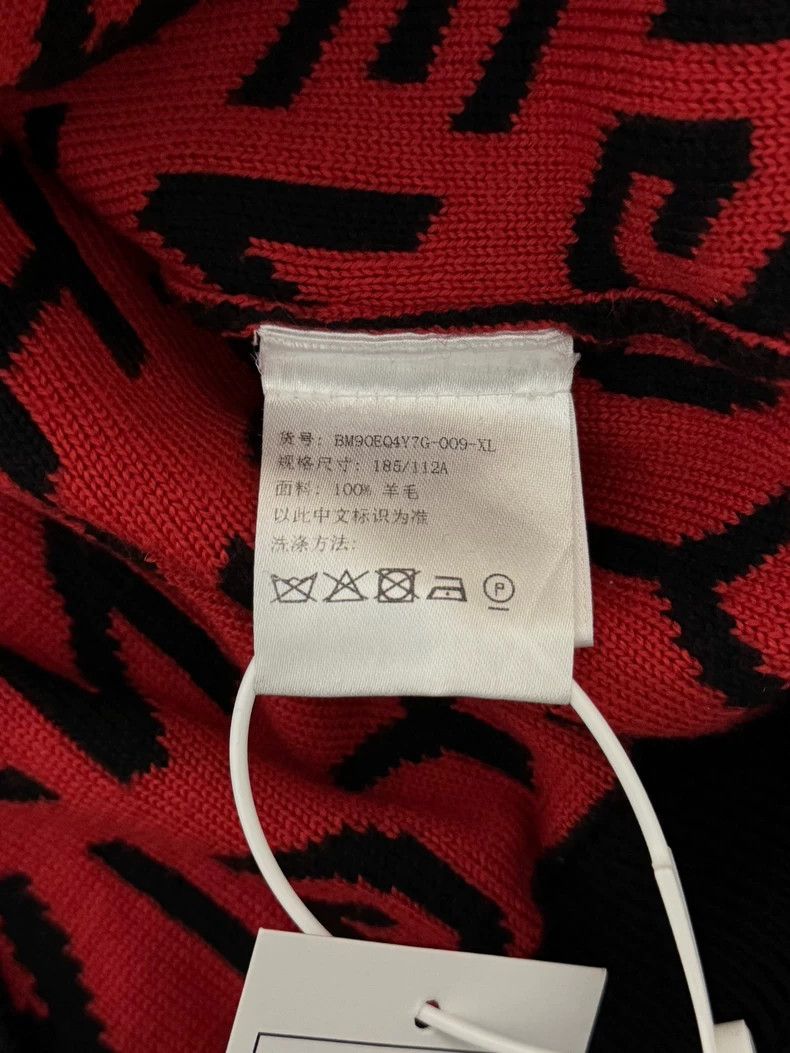 Givenchy Givenchy Full print logo sweater, XL Size US XL / EU 56 / 4 - 4 Thumbnail