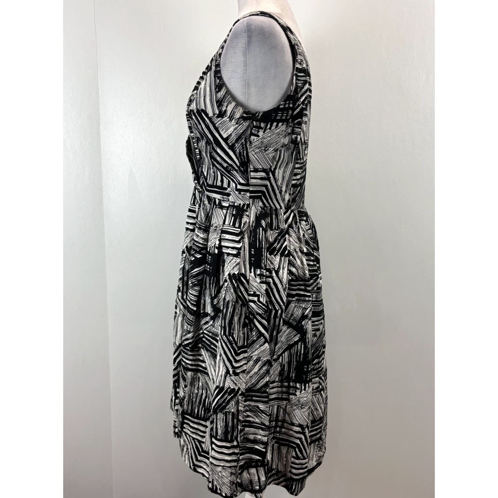 Coldwater Creek Coldwater Creek Dress Women 6 Black White Sleeveless Linen Blend Knee-Length V-Neck Fit & Flare Size M / US 6-8 / IT 42-44 - 2 Thumbnail