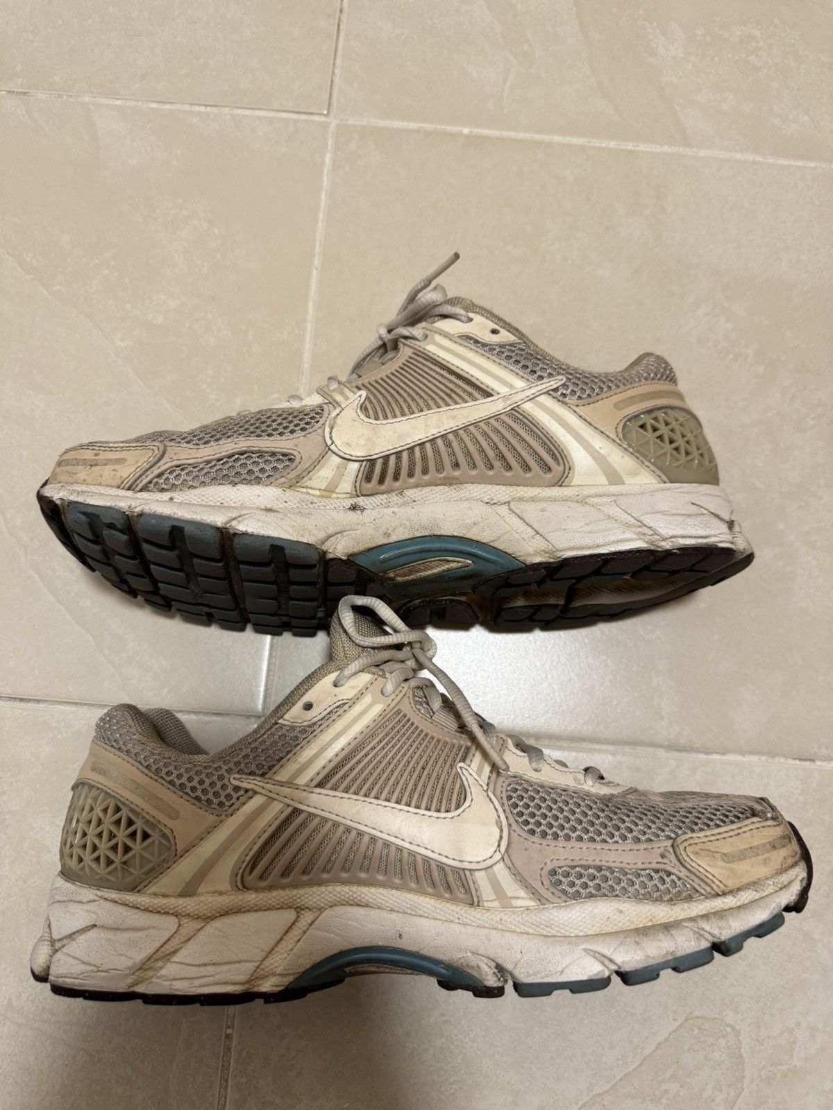 Nike Nike Zoom Vomero 5 Oatmeal Size 8 US Men / 9.5 US Women Size US 8 / EU 41 - 2 Thumbnail