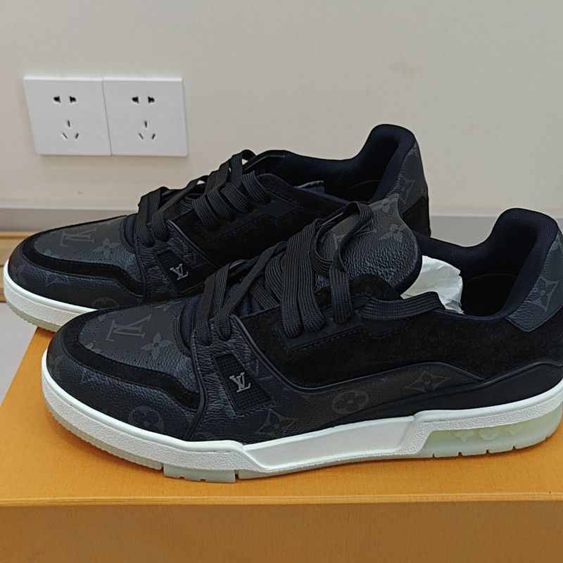 Louis Vuitton Louis Vuitton Trainer Stylish Low-top Sneakers 0079 Size US 9.5 / EU 42-43 - 1 Thumbnail
