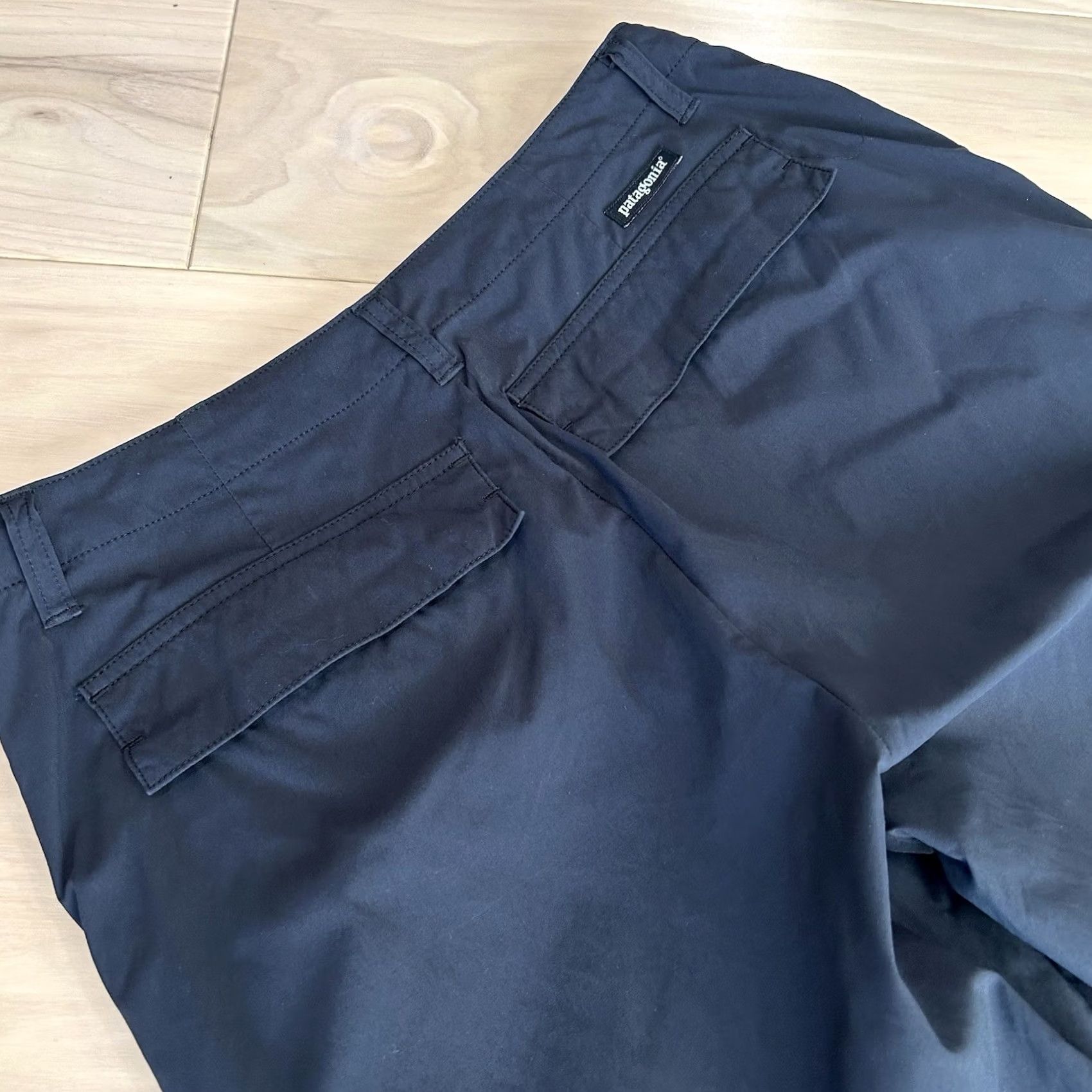 Patagonia Patagonia Pants 29" Inseam 30" Distressed Women's Waist 29" Nylon Knit Black Straight Rise Mid-Contemporary Outdoorsy Casual Workwear Size 29" - 5 Thumbnail