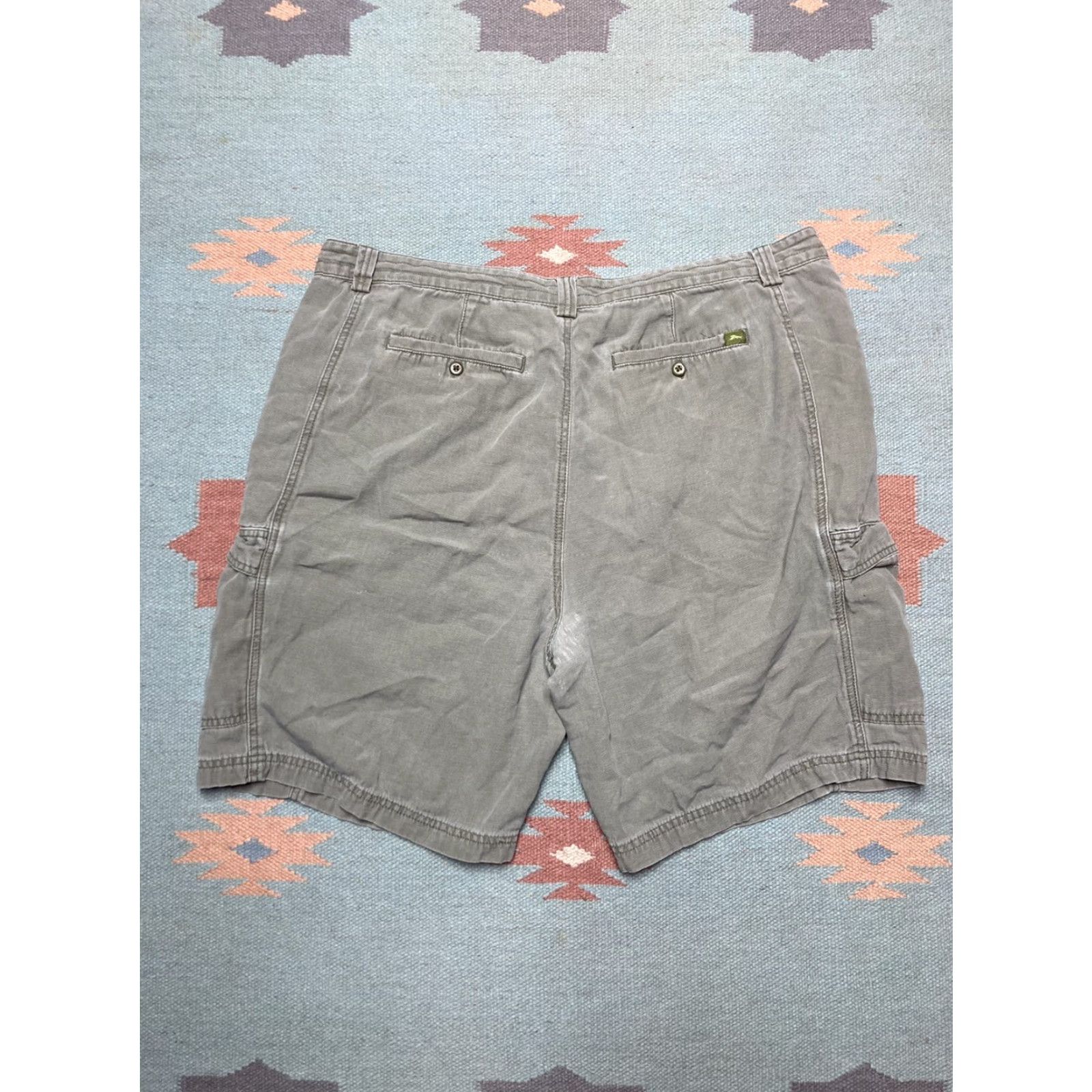 Tommy Bahama Tommy Bahama Relax Cargo Shorts Men 42 Gray Flat Front Pockets Casual 9" Inseam EUC Mens Size US 41 - 7 Thumbnail