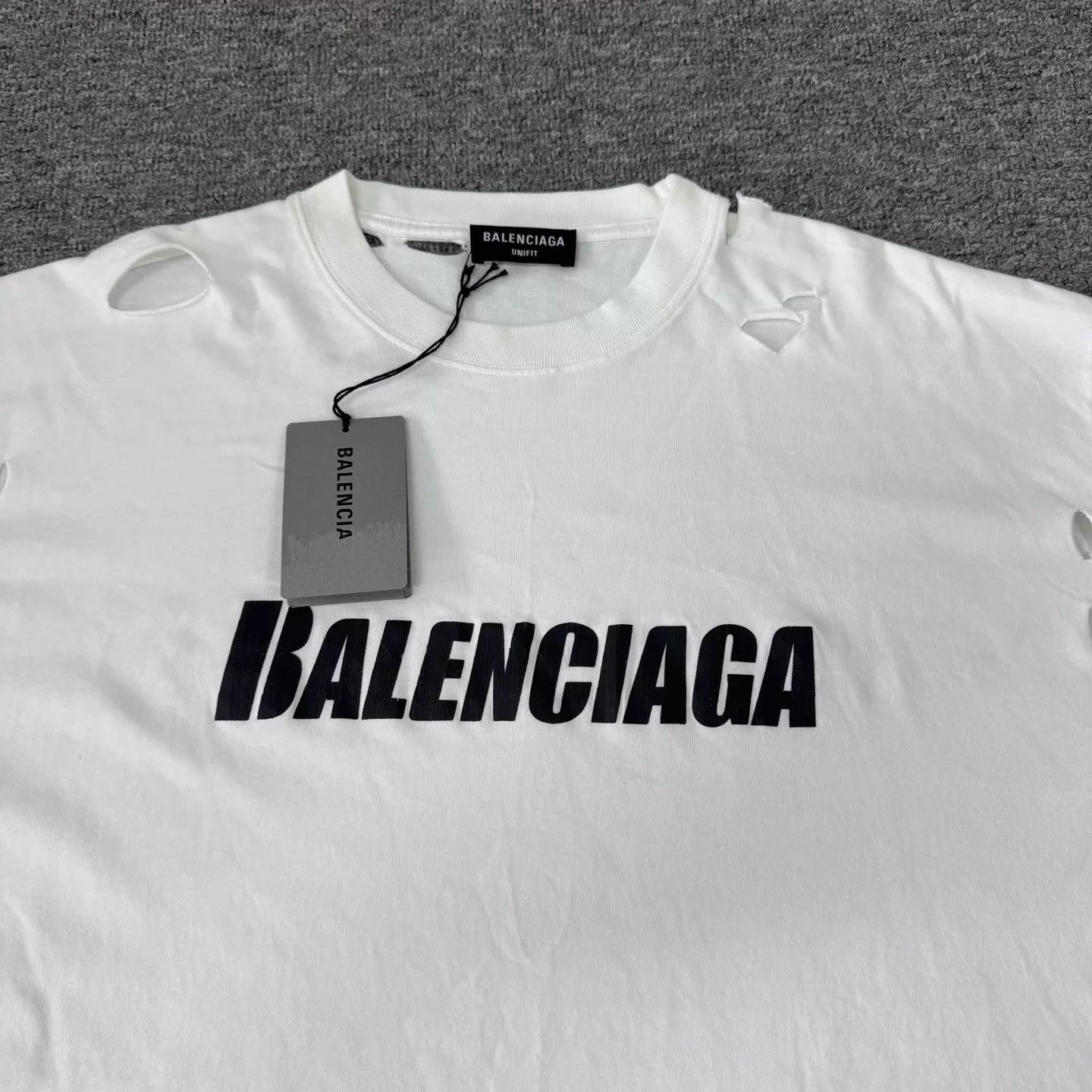 Balenciaga Balenciaga Destroyed Chest Logo Oversized S T-Shirt NWT Size S / US 4 / IT 40 - 4 Thumbnail
