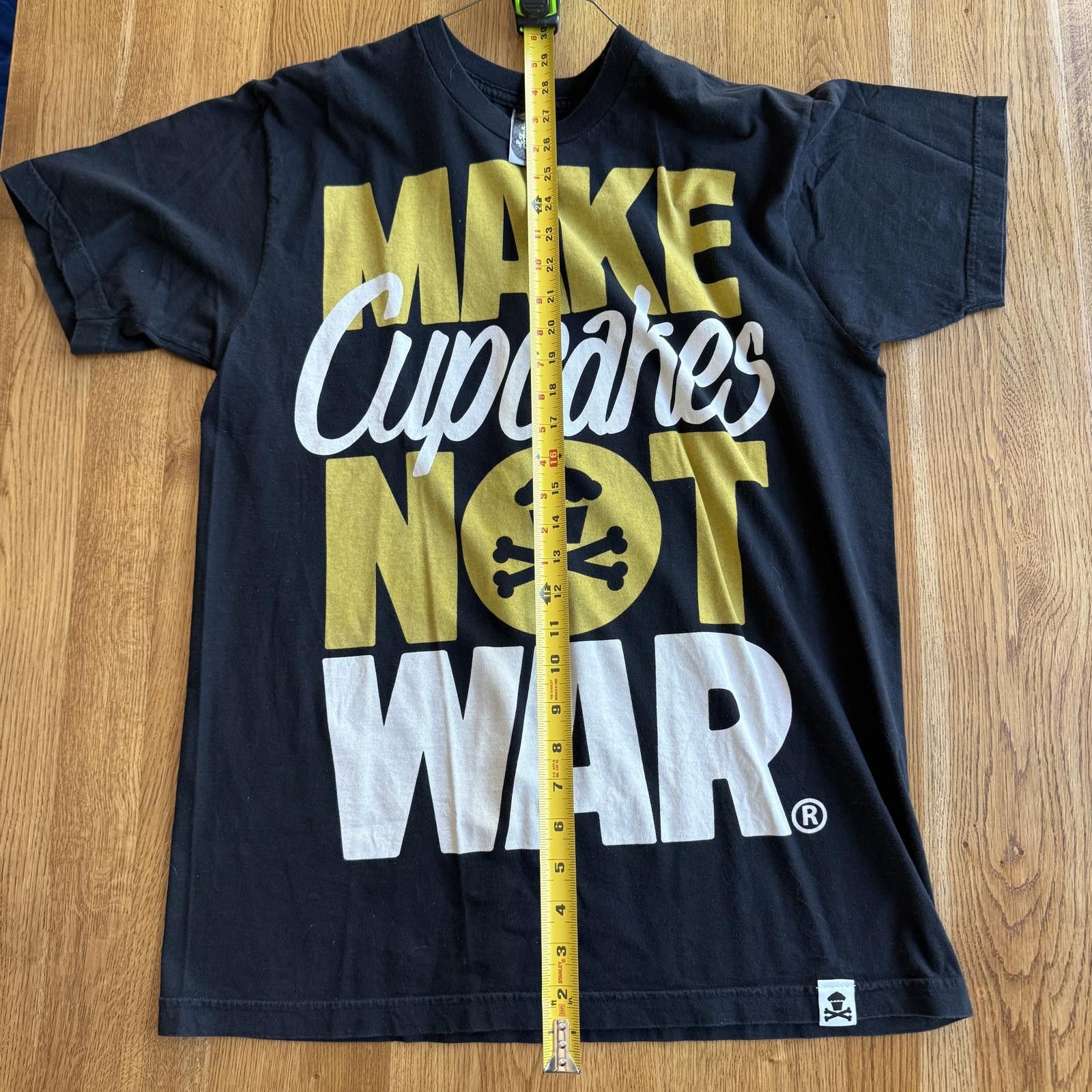 Unknown London Johnny Cupcakes Graphic T-Shirt Make Cupcakes Not War Size L Size US L / EU 52-54 / 3 - 3 Thumbnail