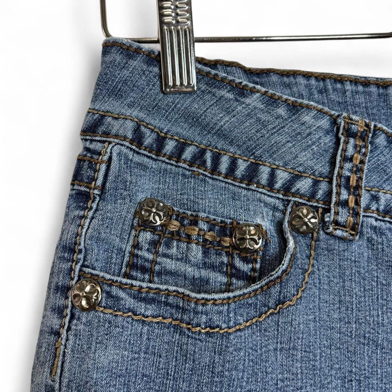 Vintage Vintage Y2K blue silver cross buttons denim capri shorts Size 28" / US 6 / IT 42 - 2 Thumbnail