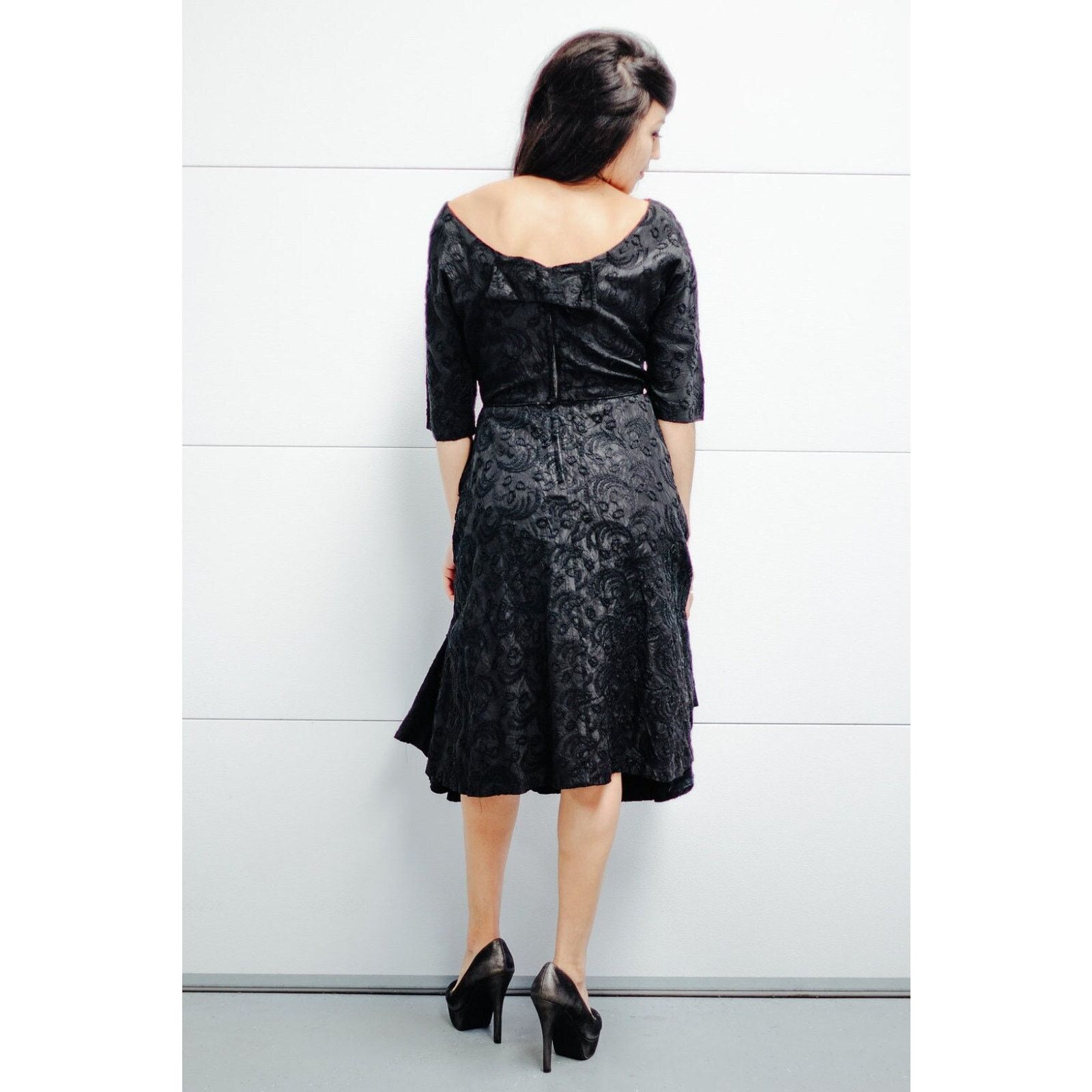 Vintage Vintage 1950s Textured Black Dress with Full Skirt Small Size S / US 4 / IT 40 - 4 Thumbnail