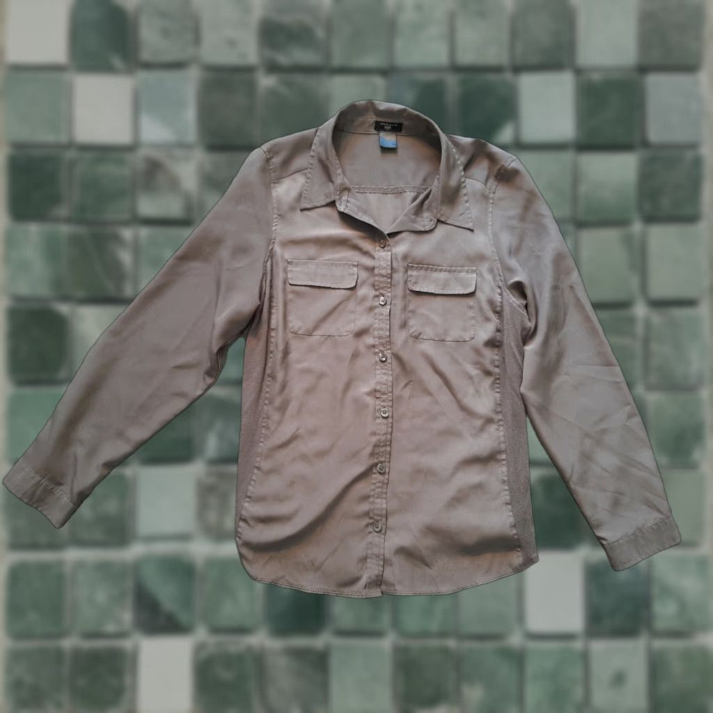 Ann Taylor Ann Taylor Blouse Shirt Womens Long Sleeve 10P Petite Lightweight Gray Round Neck Button Workwear Size L / US 10 / IT 46 - 1 Thumbnail