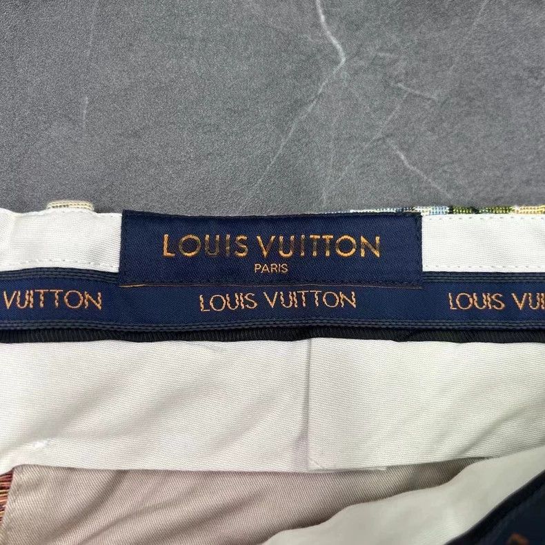 Louis Vuitton Louis Vuitton size US 46 Floral logo printed casual shorts Size US 30 / EU 46 - 6 Thumbnail