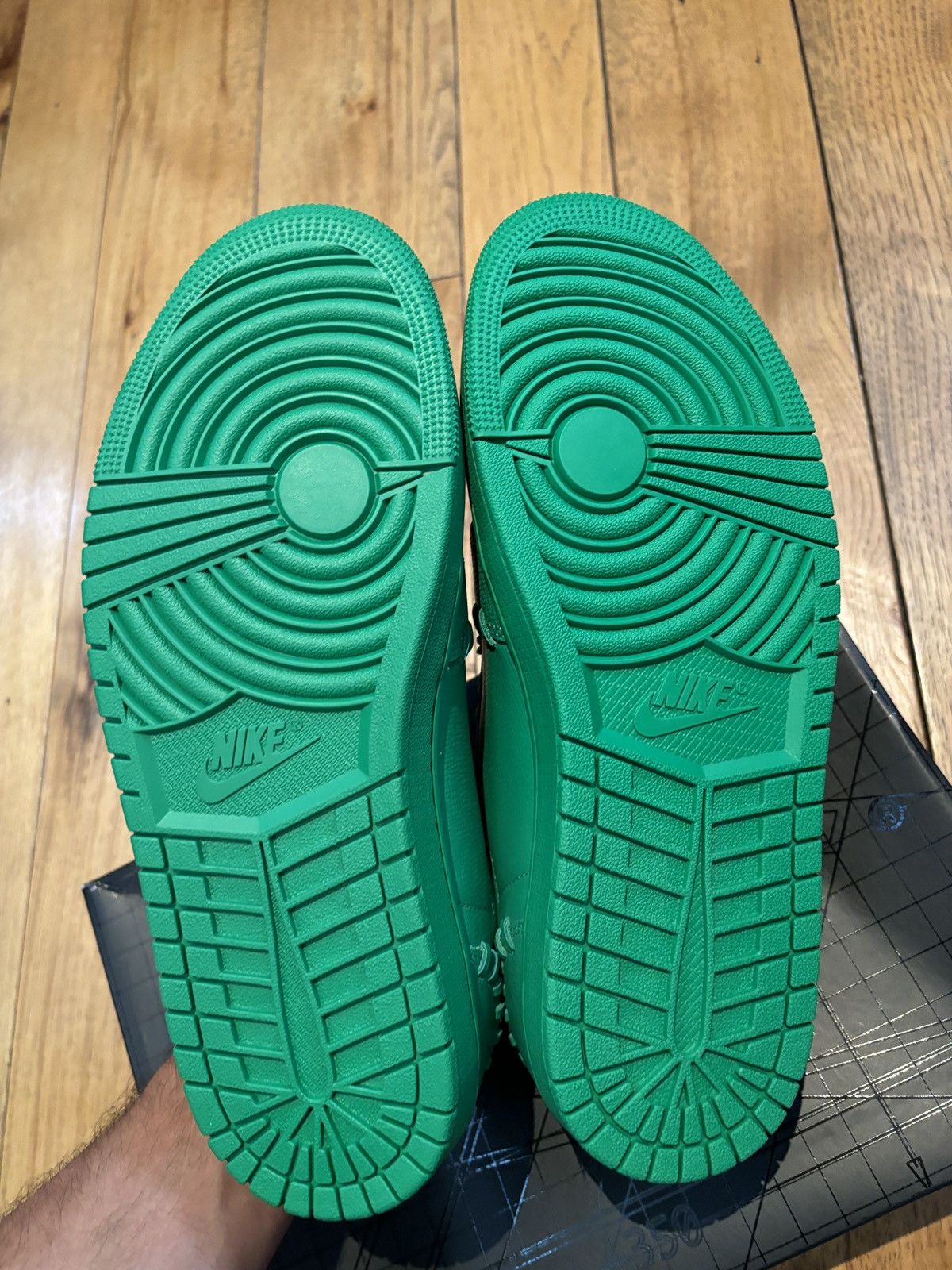 Jordan Brand × Nike Jordan 1 Low Method of Make Lucky Green Metallic Gold Size US 9.5 / EU 42-43 - 8 Thumbnail
