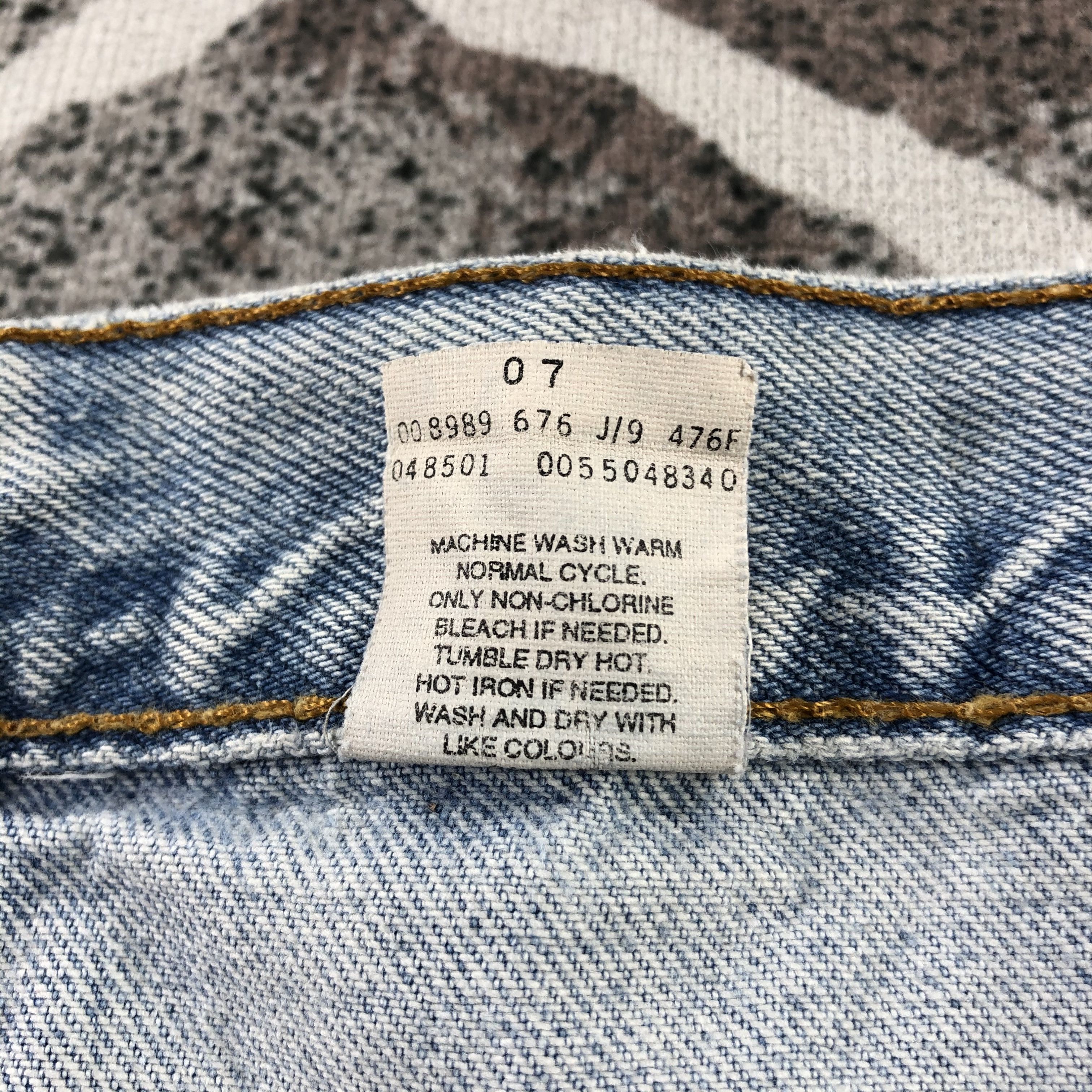 Levi's Vintage Levi's 550 Jeans Lightwash Denim KJ1382 Size US 35 - 14 Thumbnail