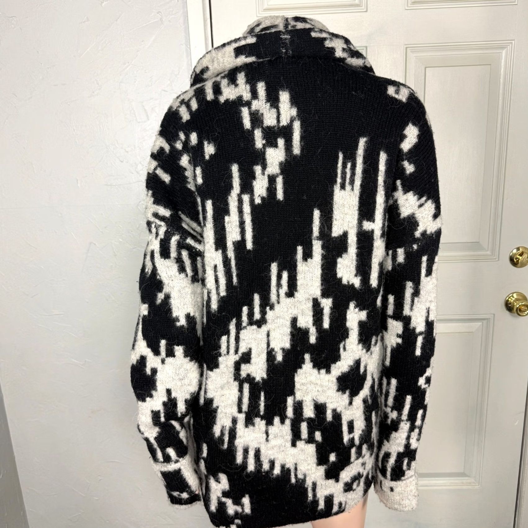 Vintage VINTAGE Sundance Women's Tanya Sweater Cardigan L Black V-Neck Knit Geometric Bohemian Casual Winter Fall Spring Summer 4? Size L / US 10 / IT 46 - 4 Thumbnail