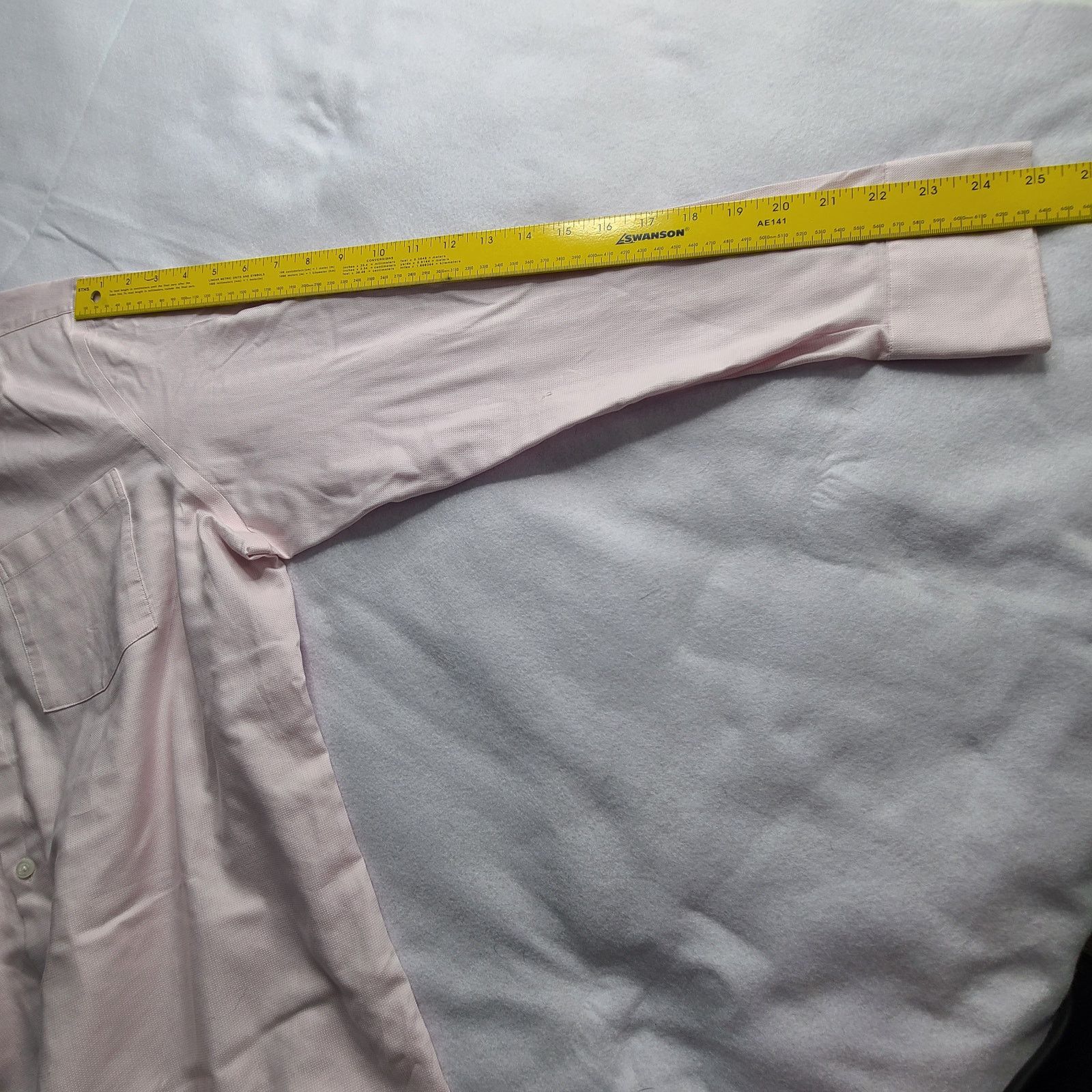 Haggar Haggar Slim Fit Light Pink Button Down Shirt 17-17 1/2 34/35 Size US M / EU 48-50 / 2 - 10 Thumbnail