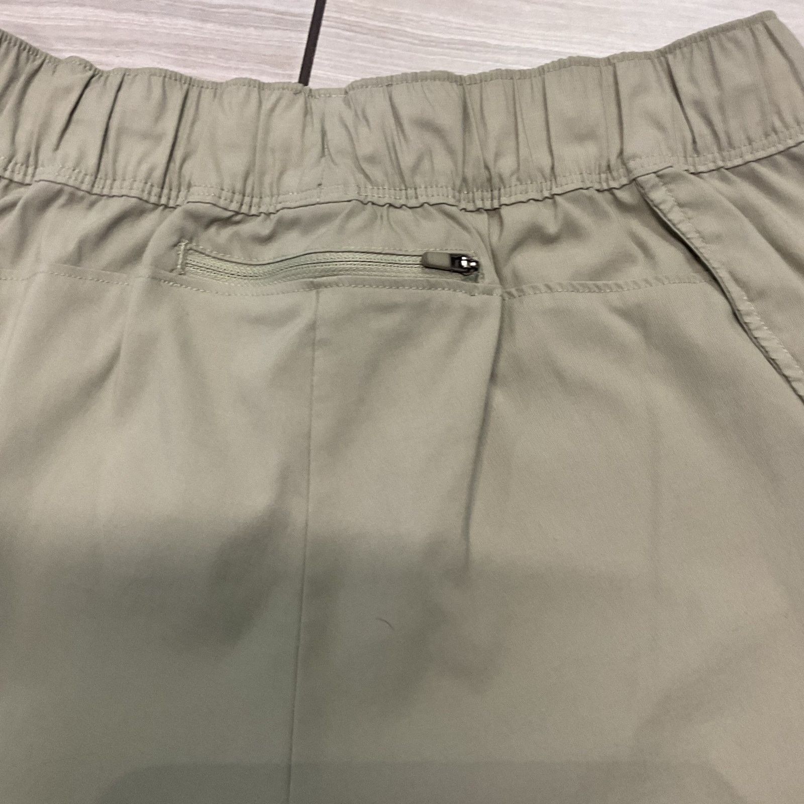 The North Face The North Face Sage Green Running Shorts Size 26" / US 2 / IT 38 - 4 Thumbnail