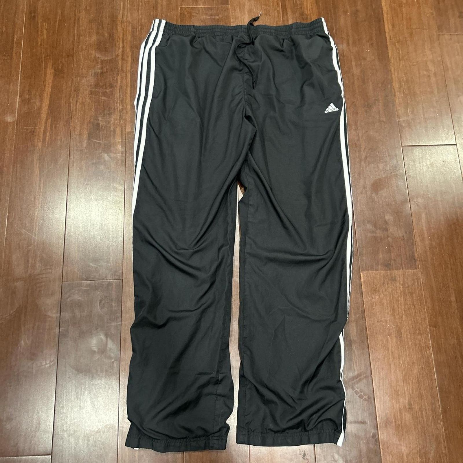 Adidas Black and white adidas baggy Size XL Size US 40 / EU 56 - 1 Thumbnail