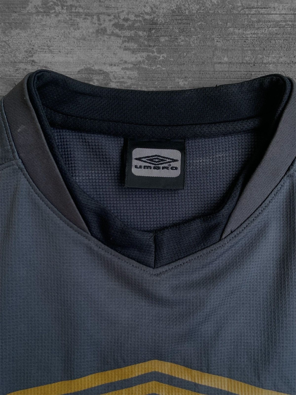 Umbro Vintage Umbro Football Pullover Grey Black Y2K Size US L / EU 52-54 / 3 - 4 Thumbnail