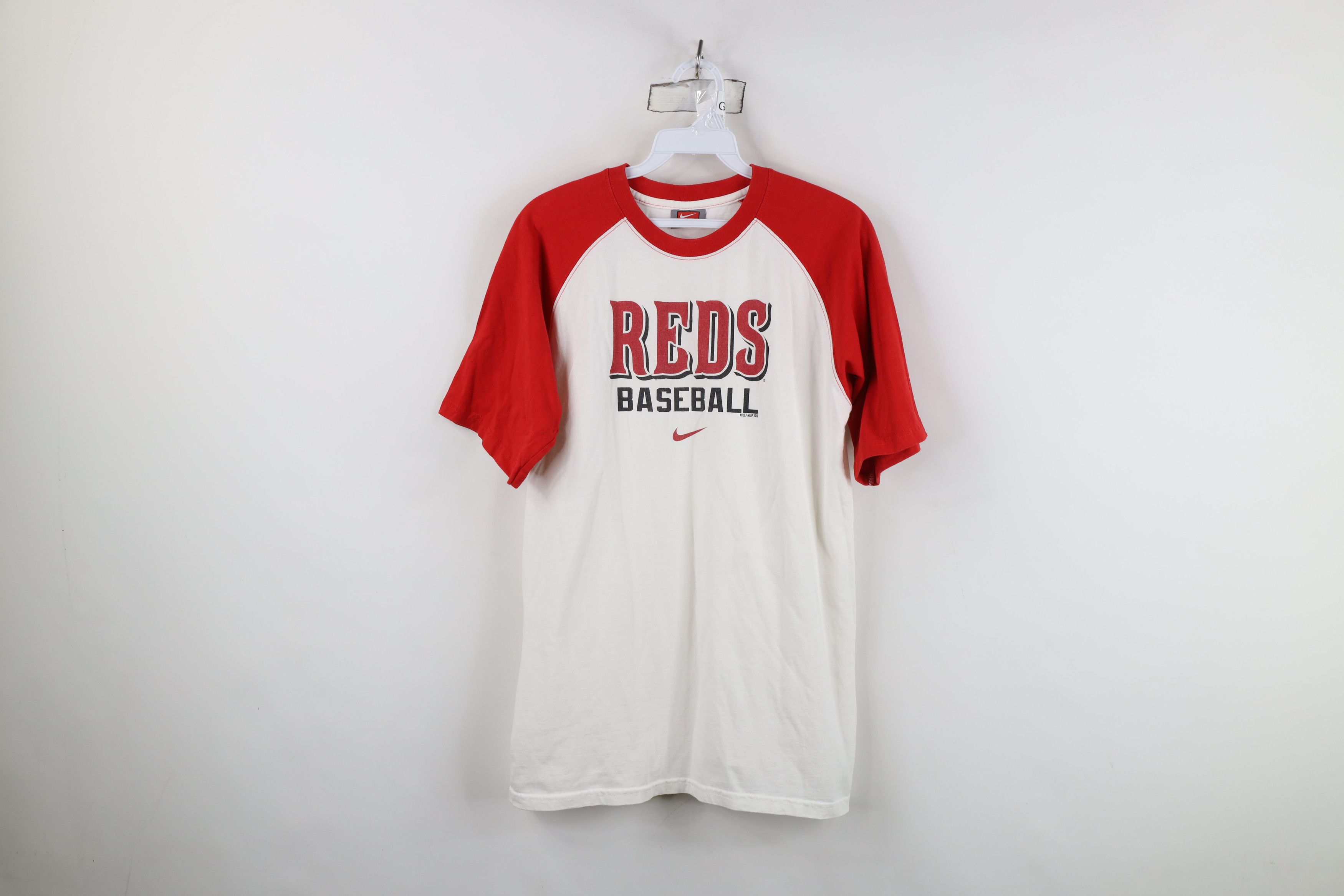 Nike Vintage Y2K Nike Swoosh Cincinnati Reds Raglan T-Shirt Size US S / EU 44-46 / 1 - 1 Thumbnail